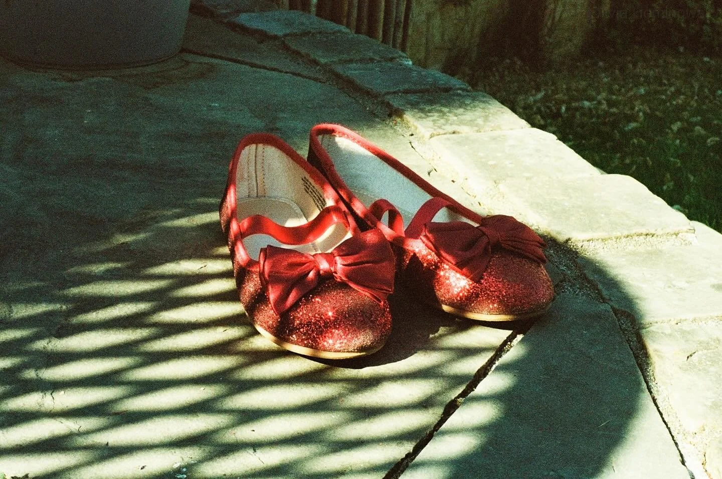 Red Shoes, 2025
From a series taken on expired analogue film
Colour photography on paper, limited edition prints

#ArtPhotography
#PhotographicArtist
#RedShoes
#delphianopencall2026 
@delphiangallery