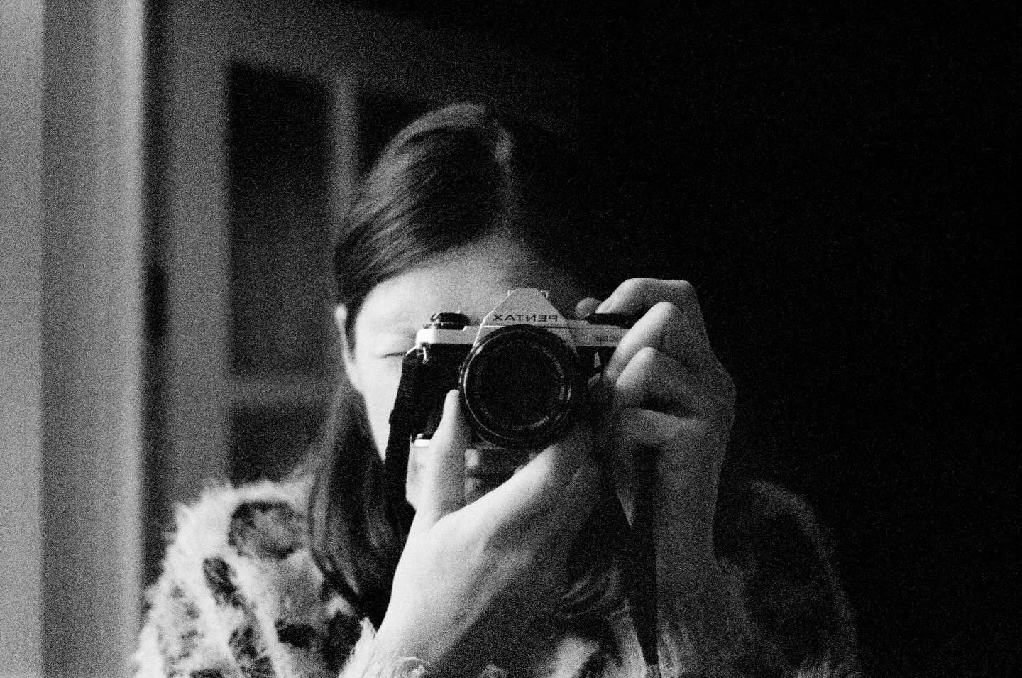 The obligatory self portrait in the mirror to finish off the roll of film. This one is especially grainy on my old #Pentax on @ilfordphoto - I&rsquo;m also in one of favourite fluffy jumpers!

Self Portrait with ME Super, 2025

#IlfordDelta
#IlfordFi
