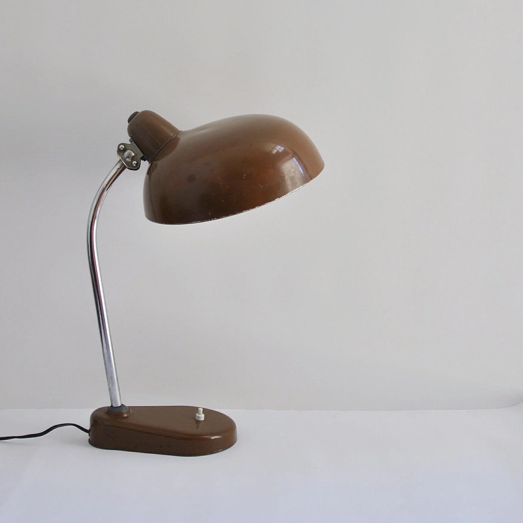 450 BAUHAUS ITALIAN DEKS LAMP BROWN2.JPG
