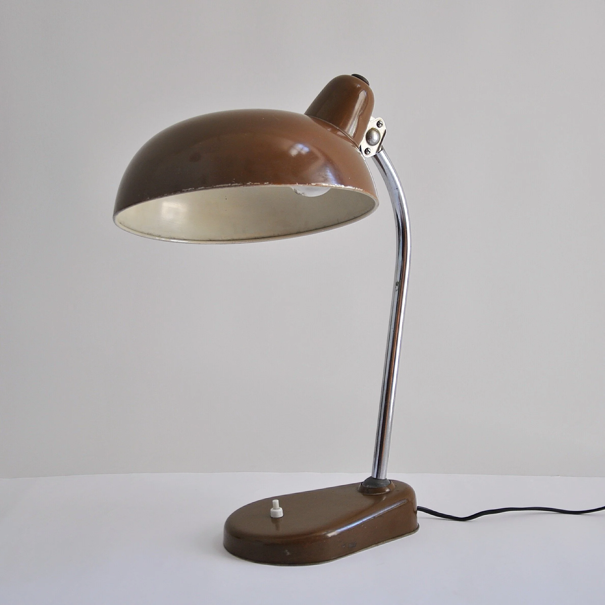 450 BAUHAUS ITALIAN DEKS LAMP BROWN.JPG