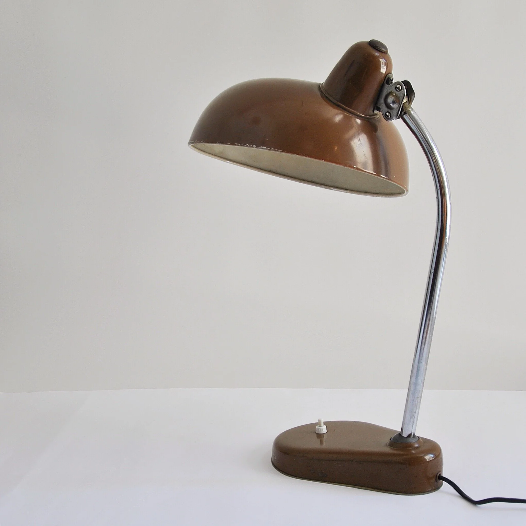 450 BAUHAUS ITALIAN DEKS LAMP BROWN3.JPG