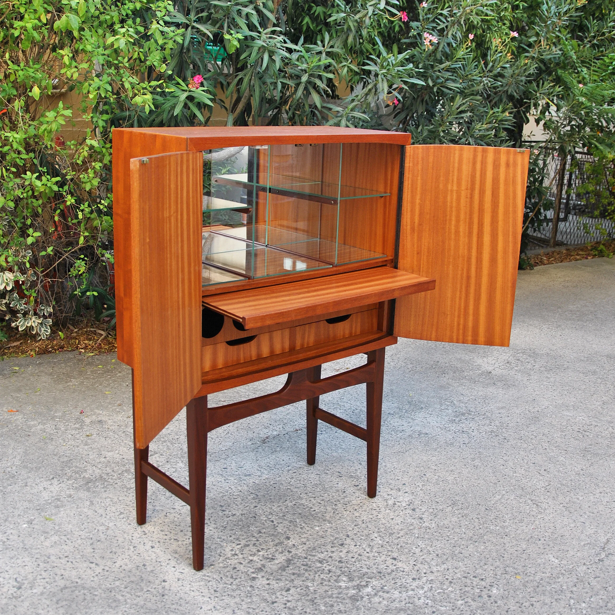 447 DANISH DRINKS CABINET2.JPG