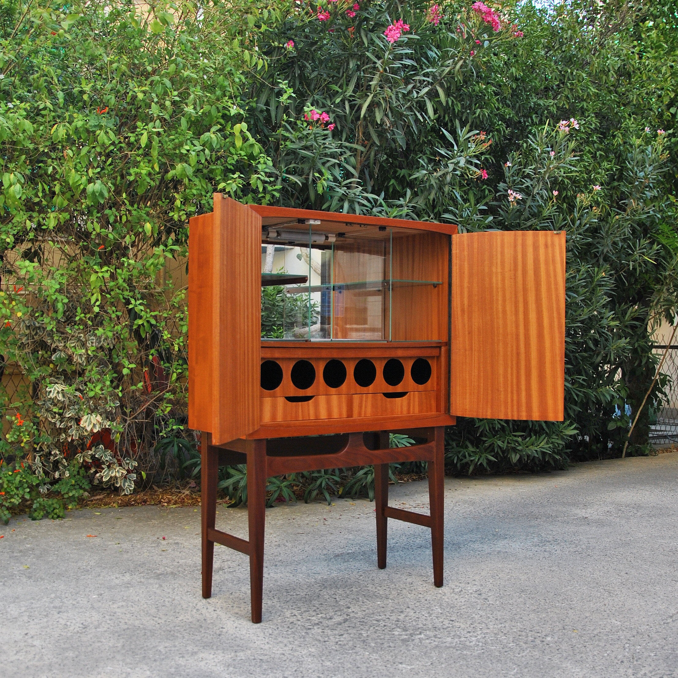 447 DANISH DRINKS CABINET3.JPG