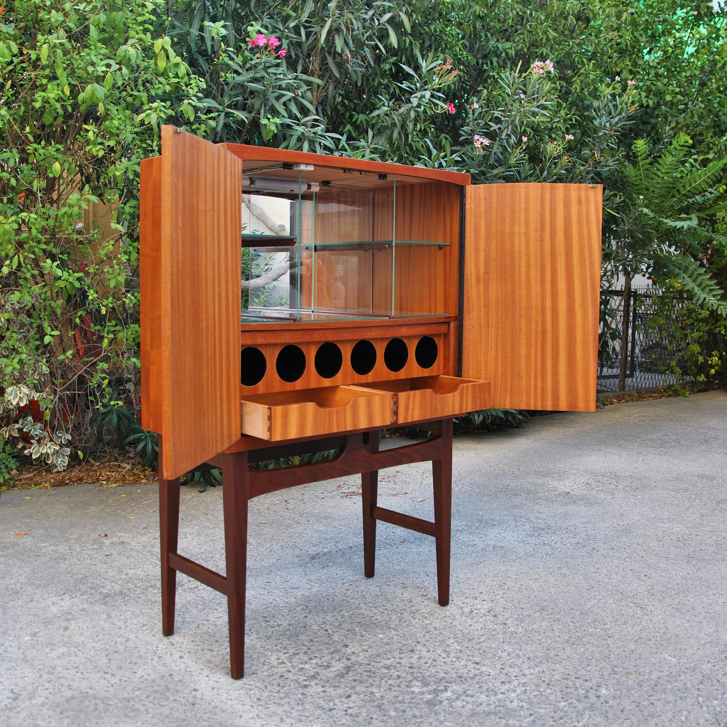 447 DANISH DRINKS CABINET4.JPG
