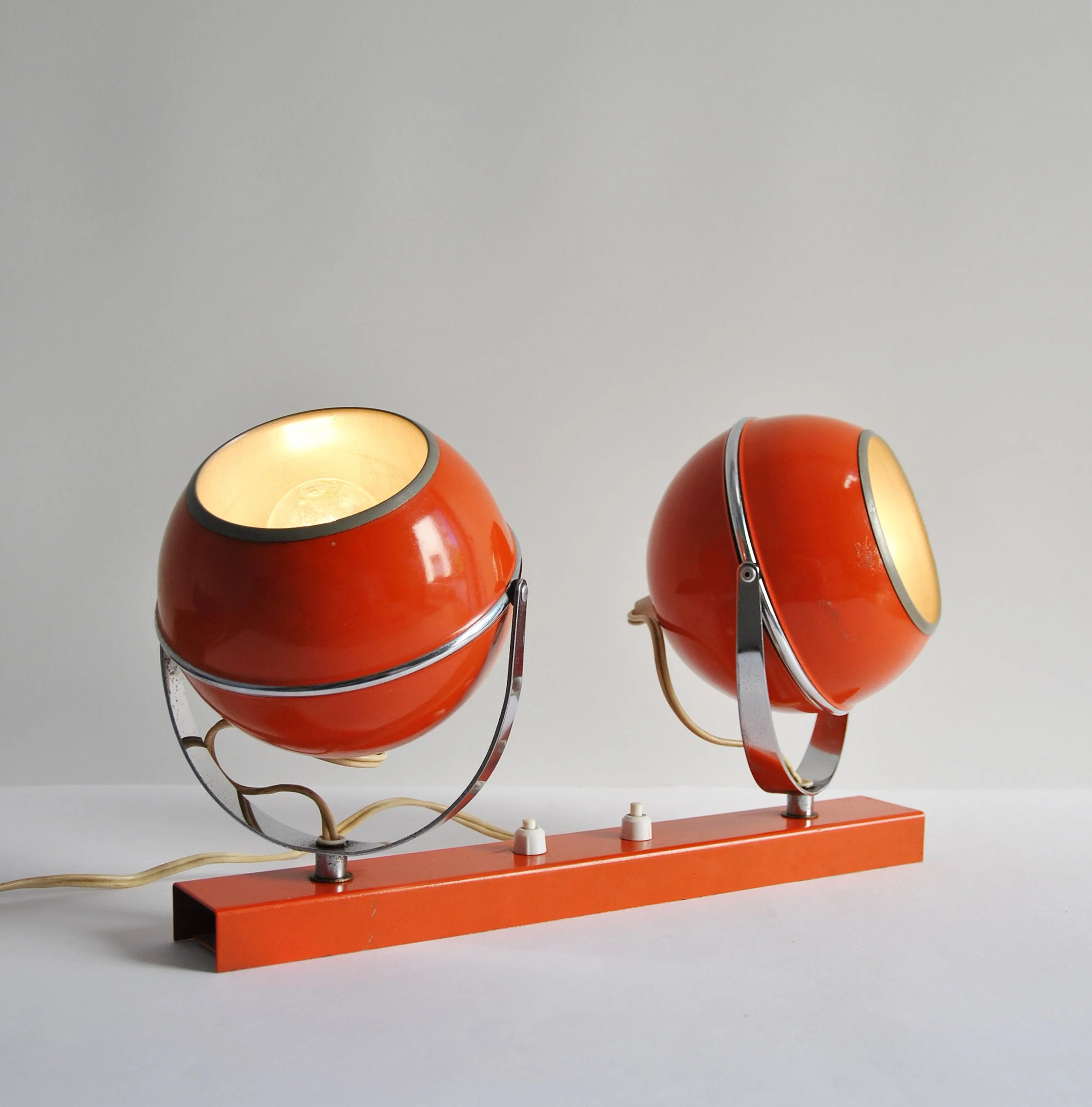 471 EYEBALL WALL LAMP2.JPG