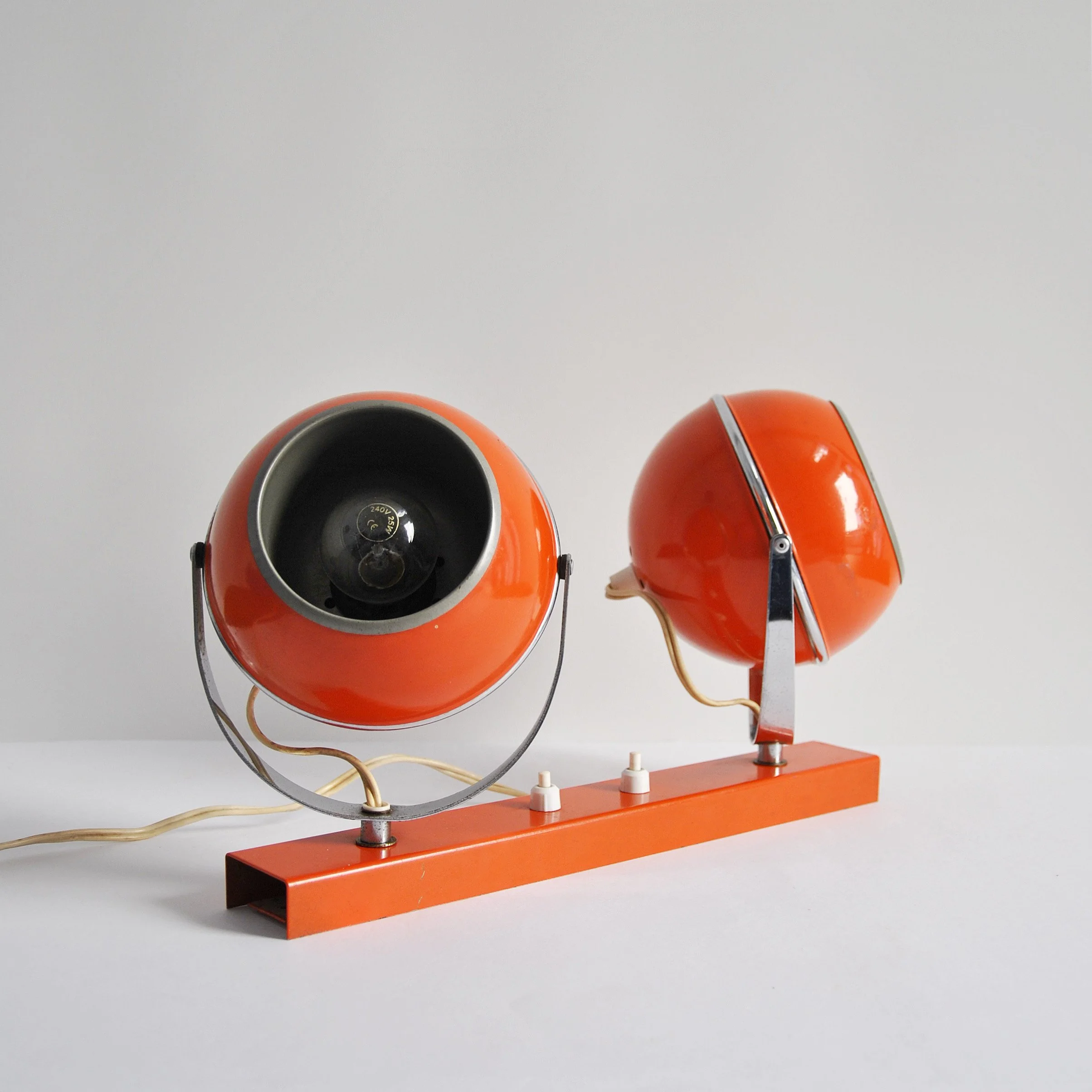 471 EYEBALL WALL LAMP3.JPG
