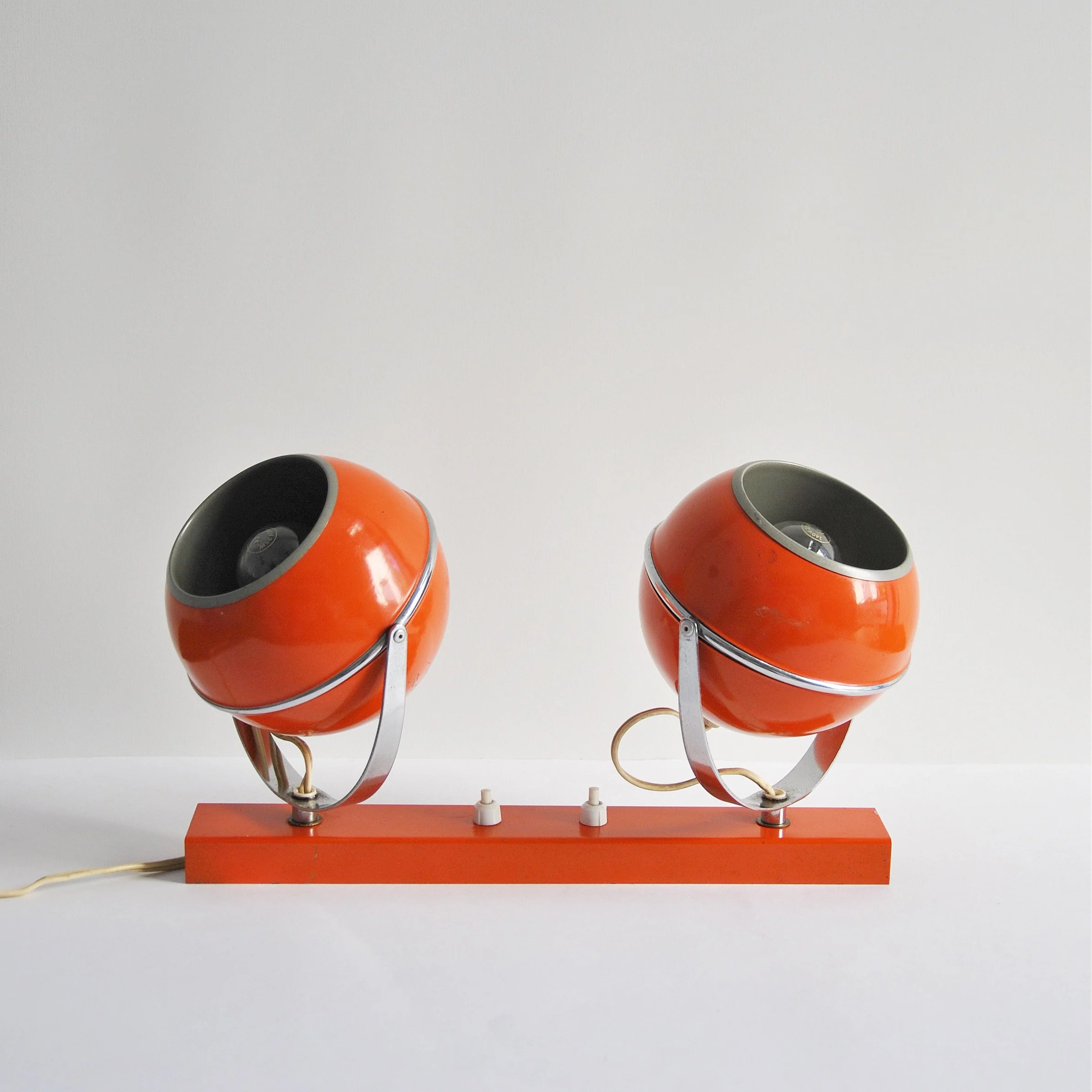 471 EYEBALL WALL LAMP4.JPG