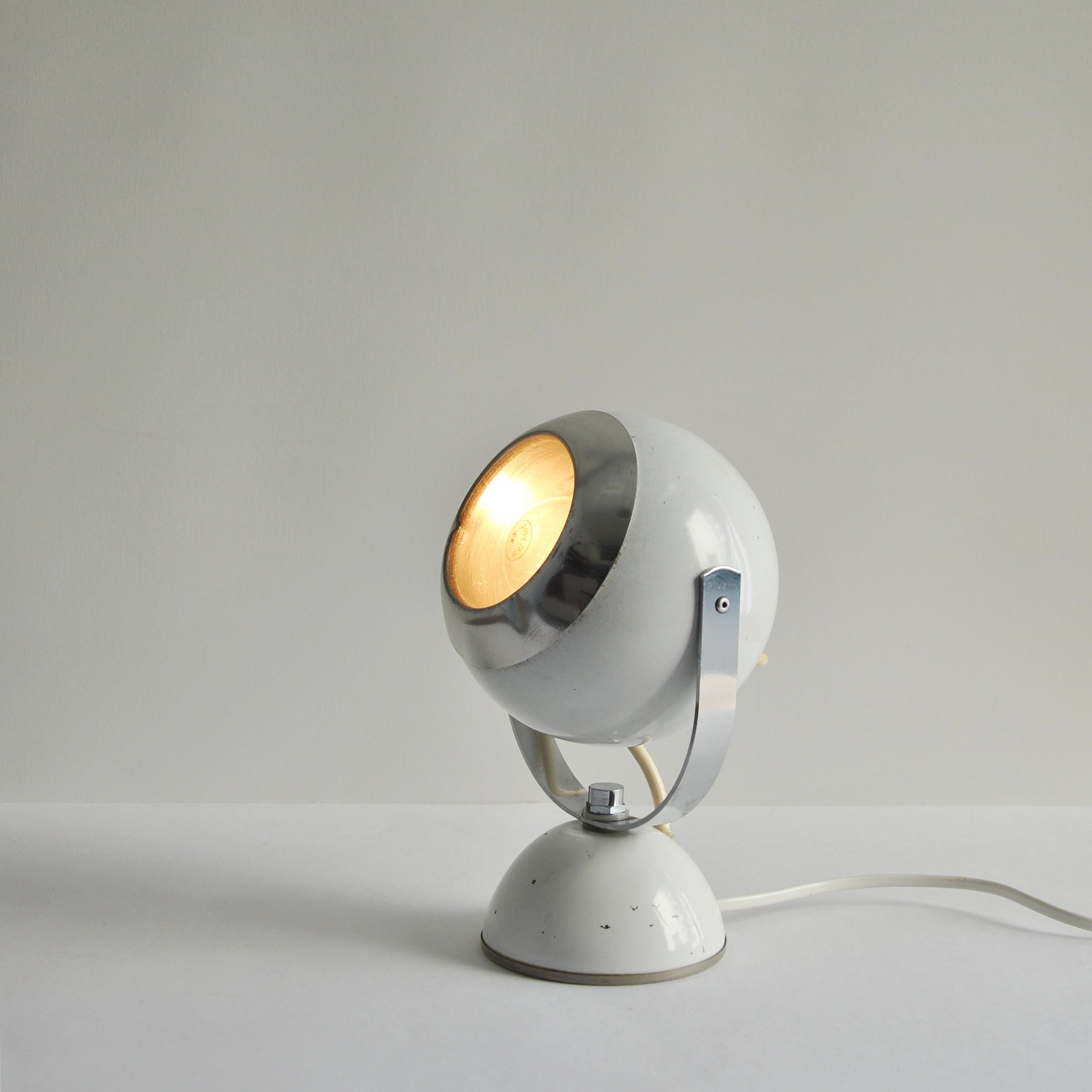 479 EYEBALL DESK LAMP.JPG