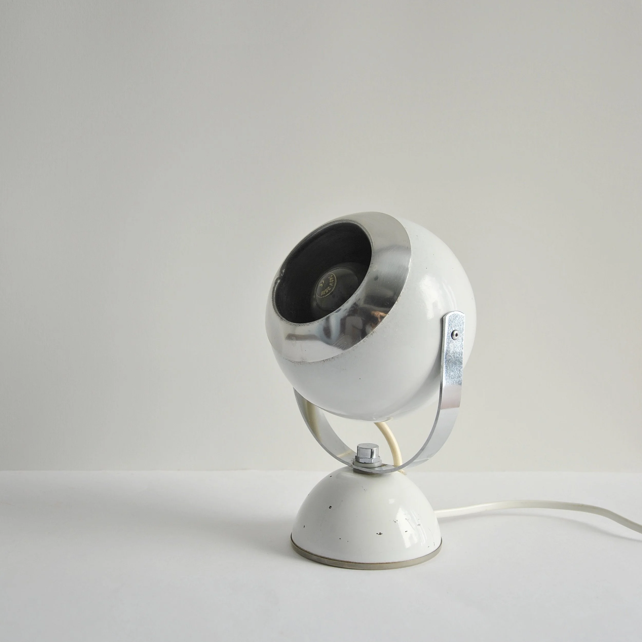 479 EYEBALL DESK LAMP3.JPG