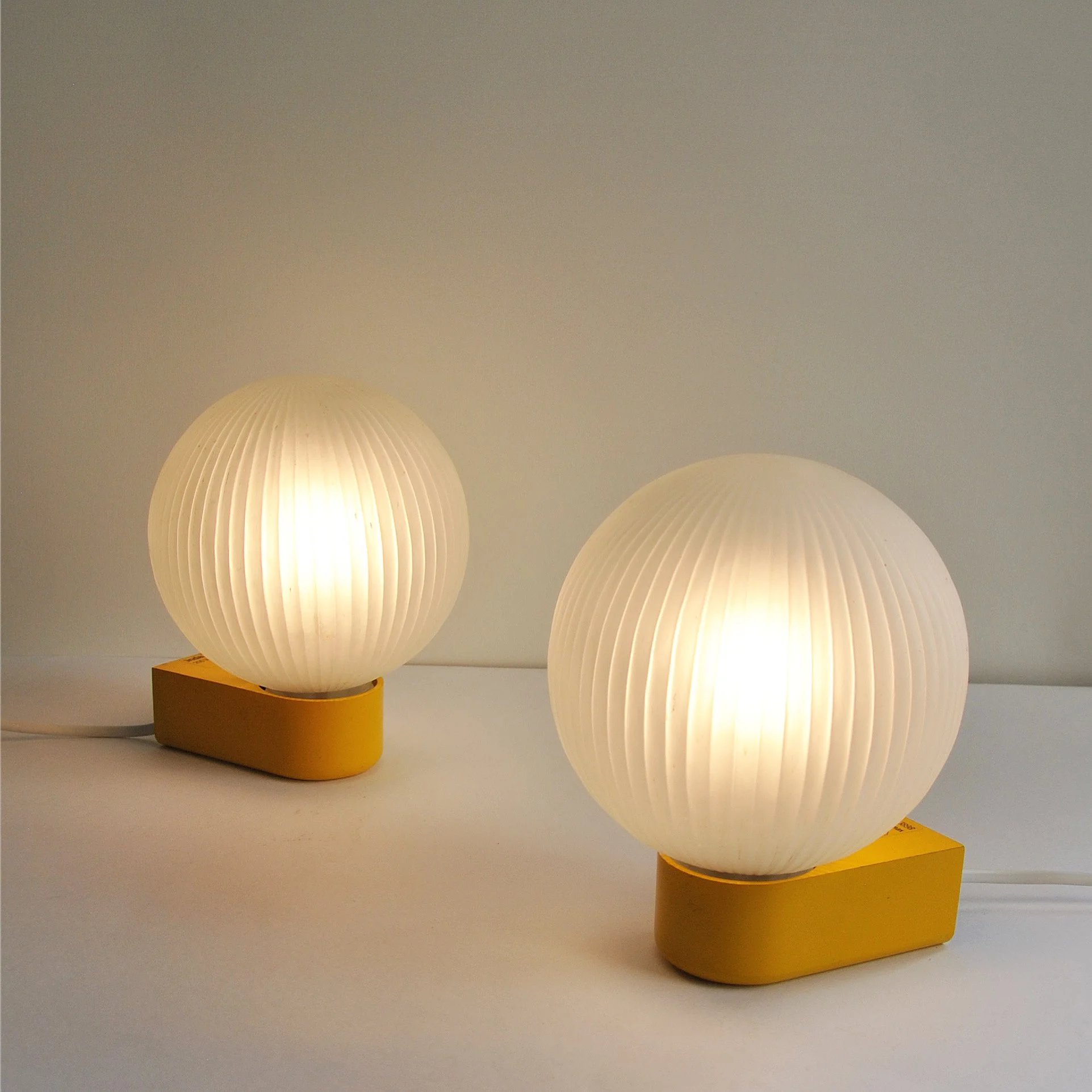 481 SET OF FRENCH INDA WALL LAMPS.JPG