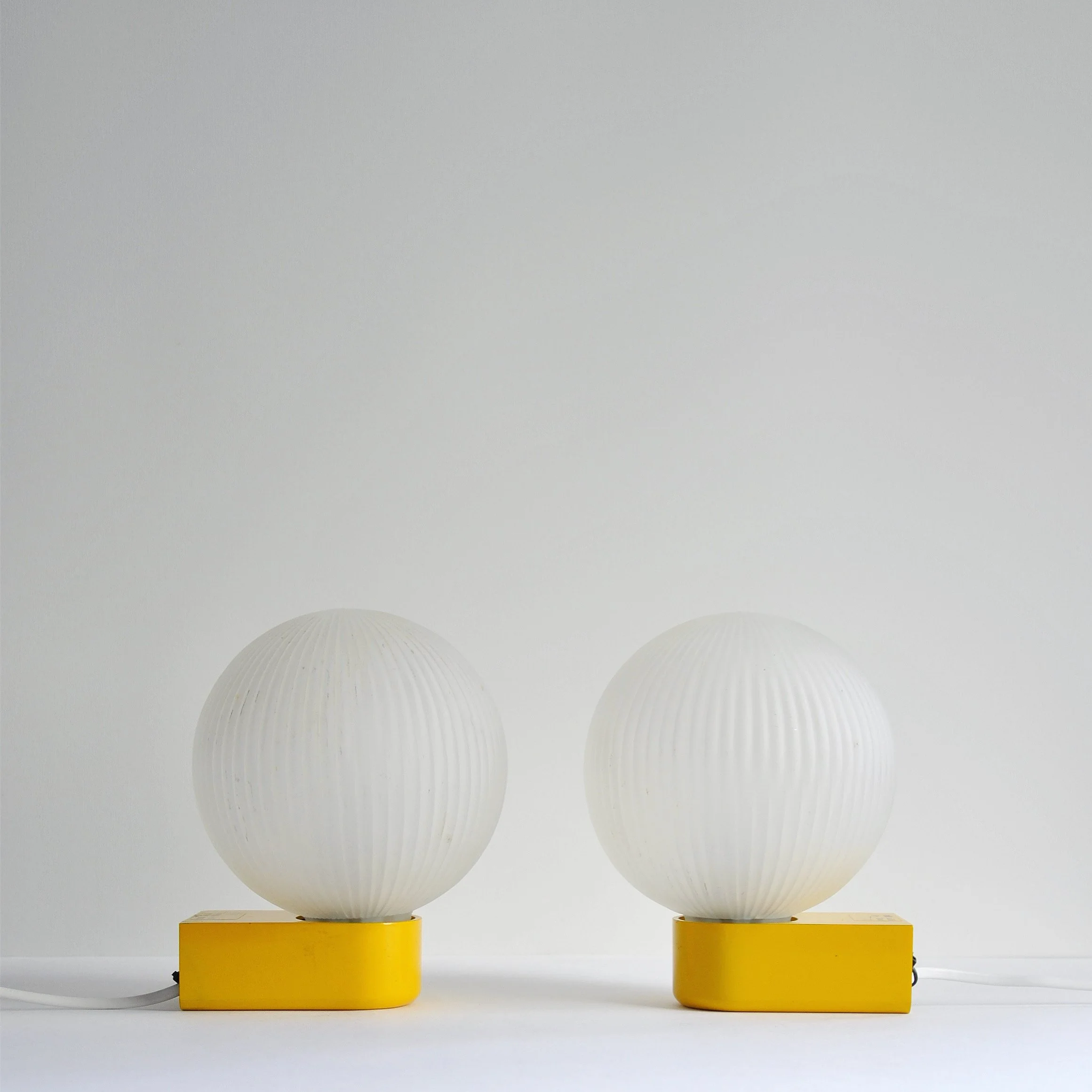 481 SET OF FRENCH INDA WALL LAMPS2.JPG