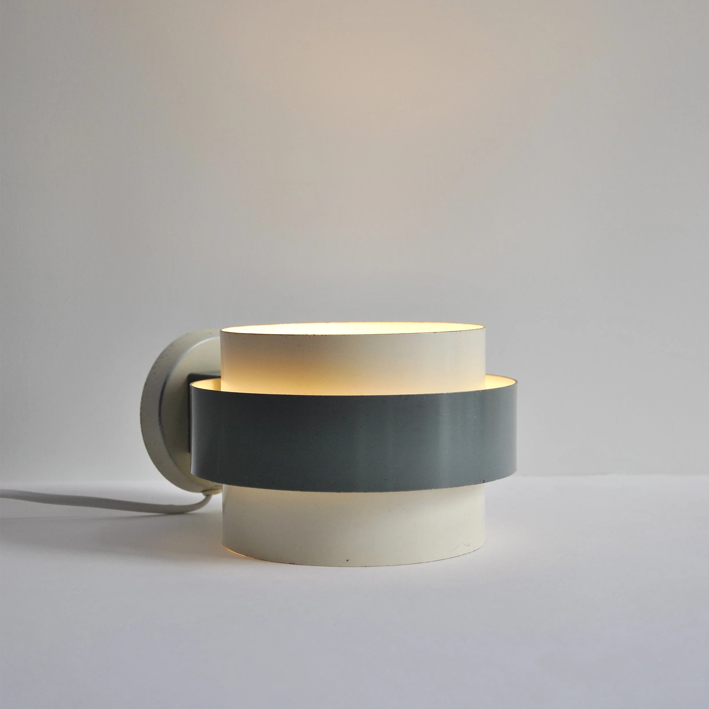 487 LOUIS KALFF X25 WALL LAMP4.JPG