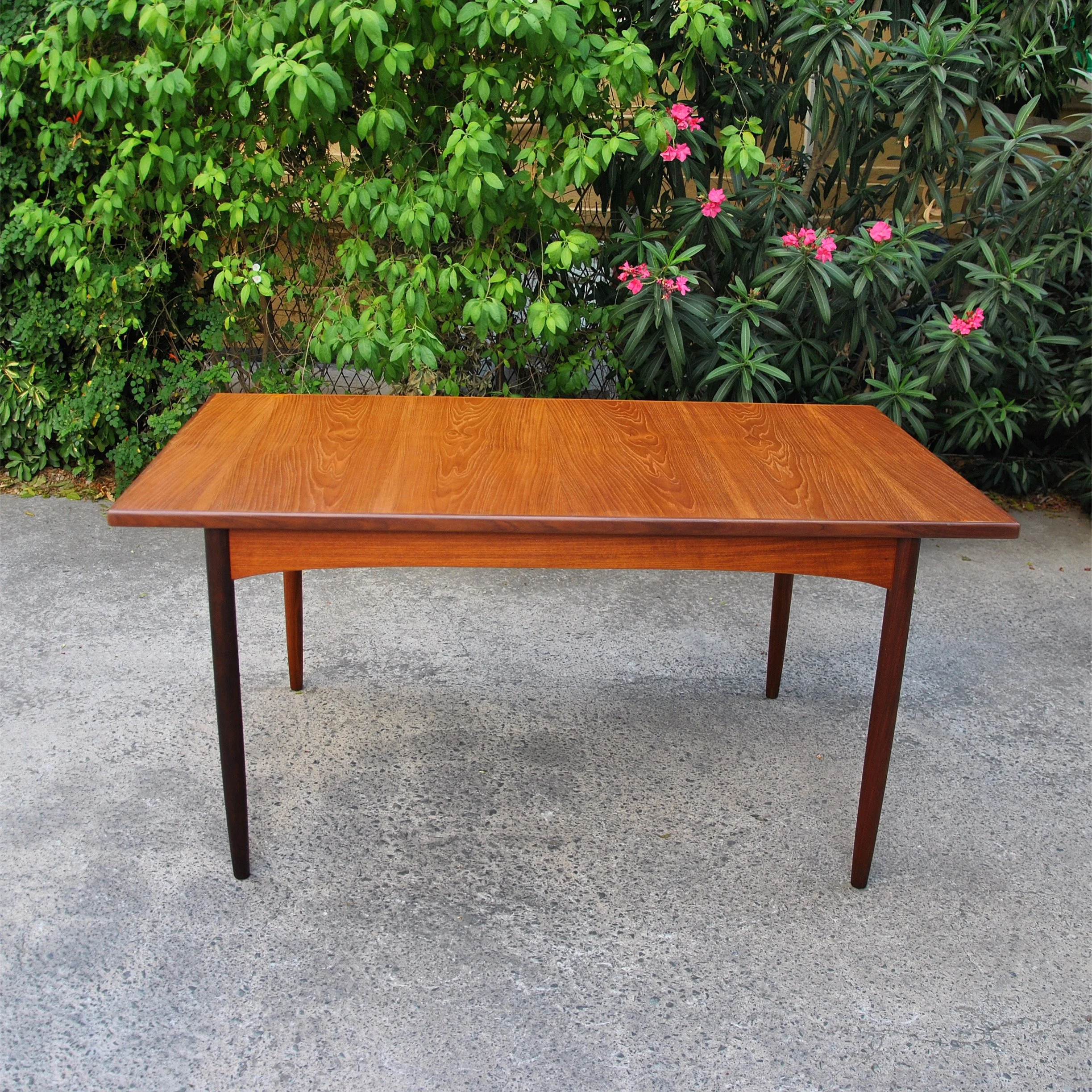 418 G PLAN DINING TABLE EXTENDABLE.JPG