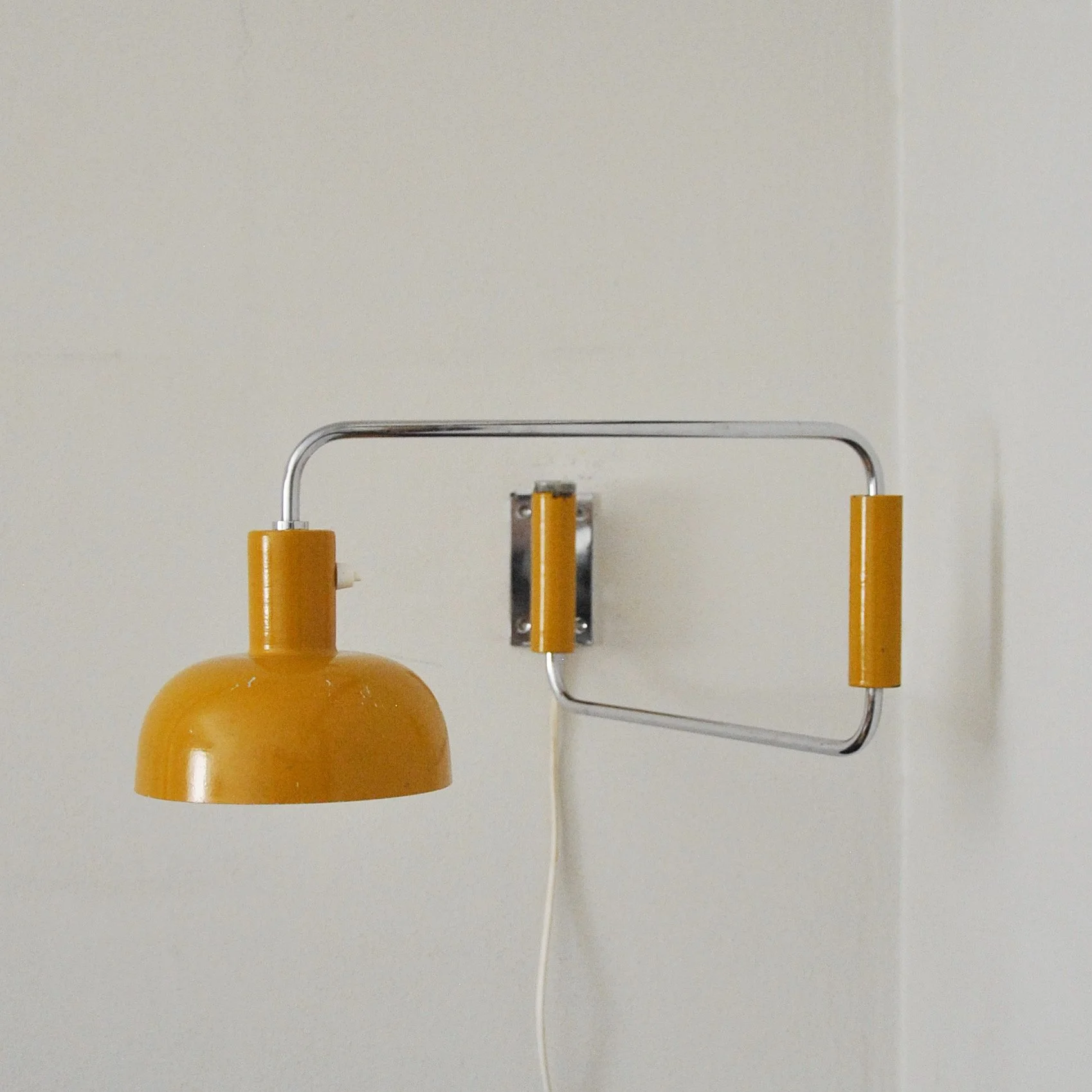 550 ANGULAR WALL LAMP.JPG