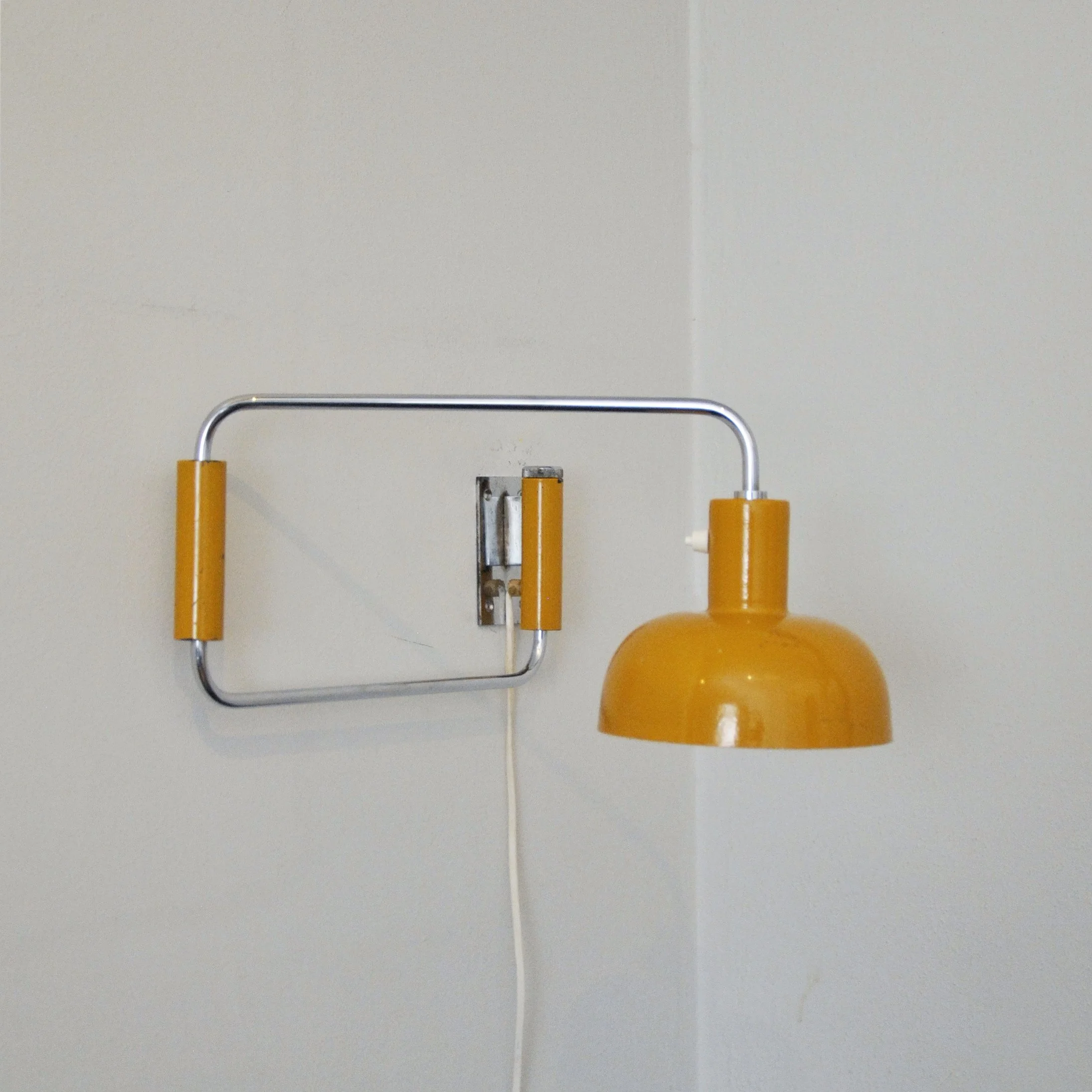 550 ANGULAR WALL LAMP2.JPG