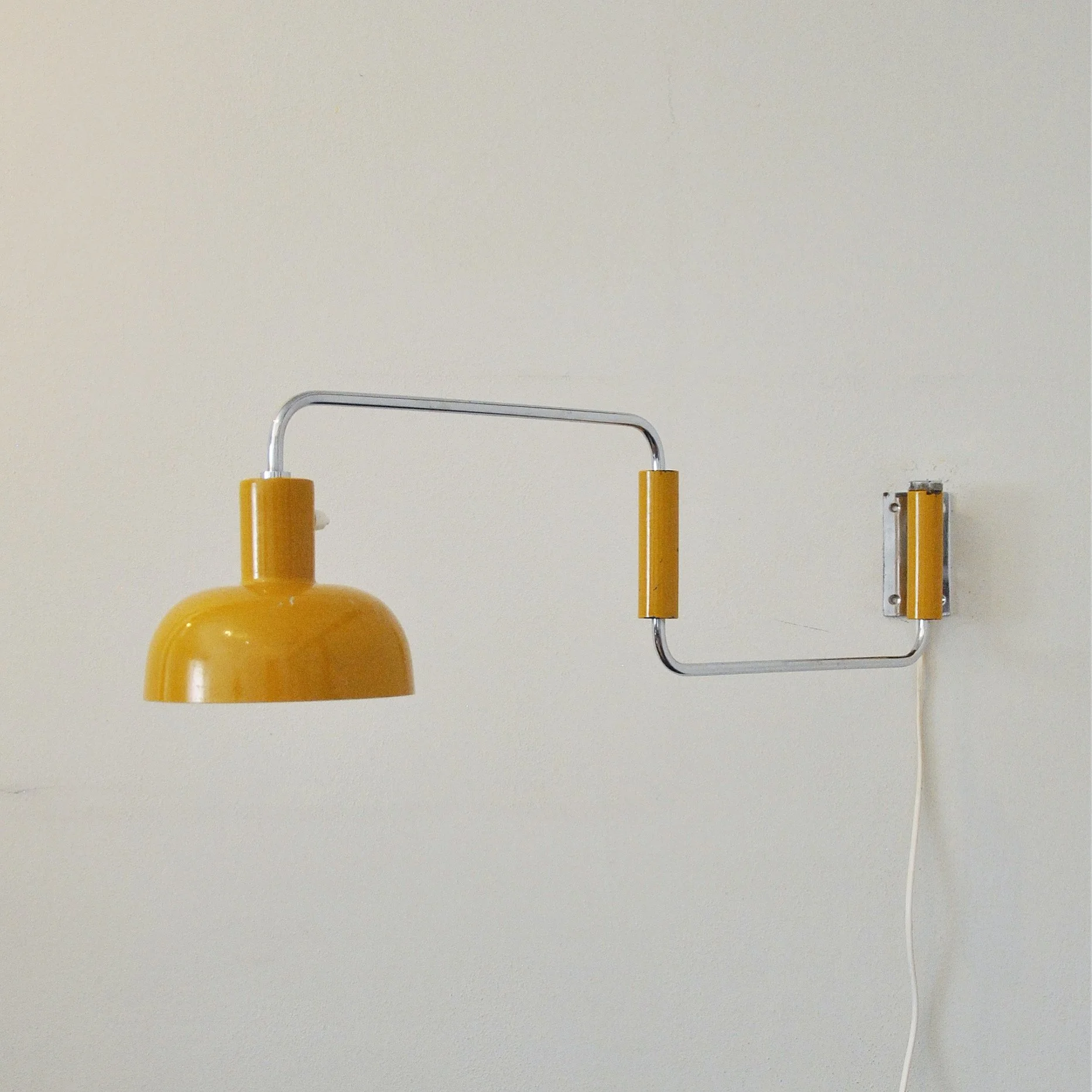 550 ANGULAR WALL LAMP3.JPG