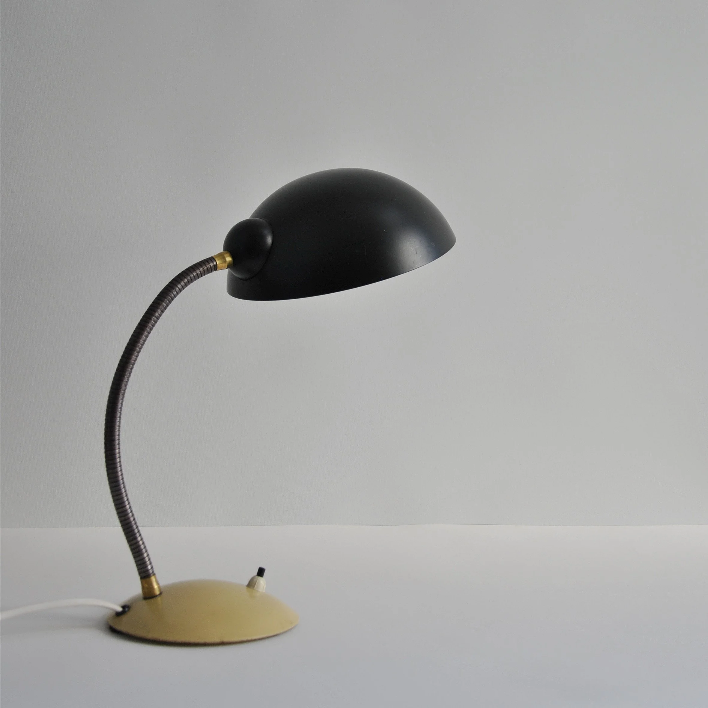 547 BAUHAUS DESK LAMP.JPG
