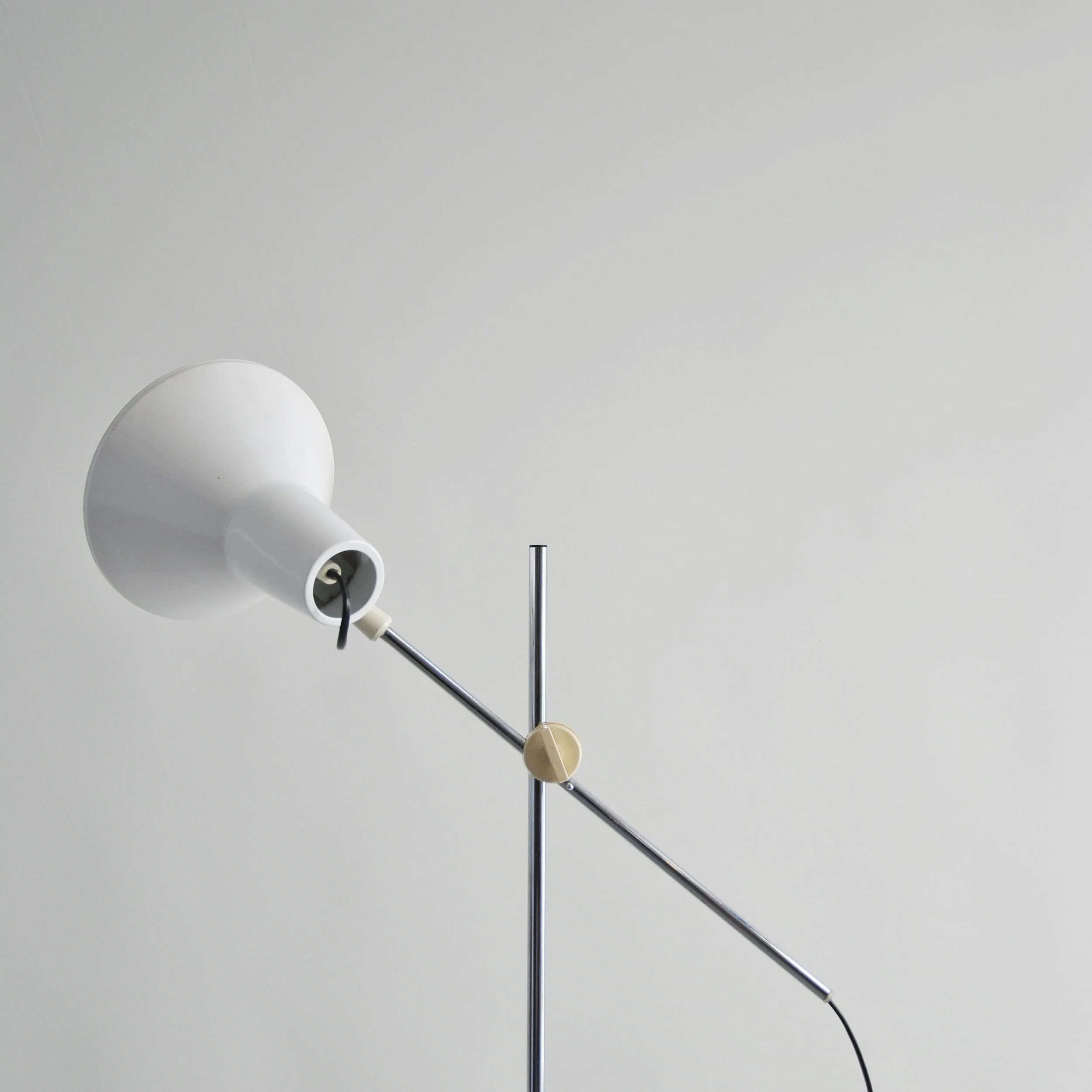 545 VINTAGE FLOOR LAMP2.JPG