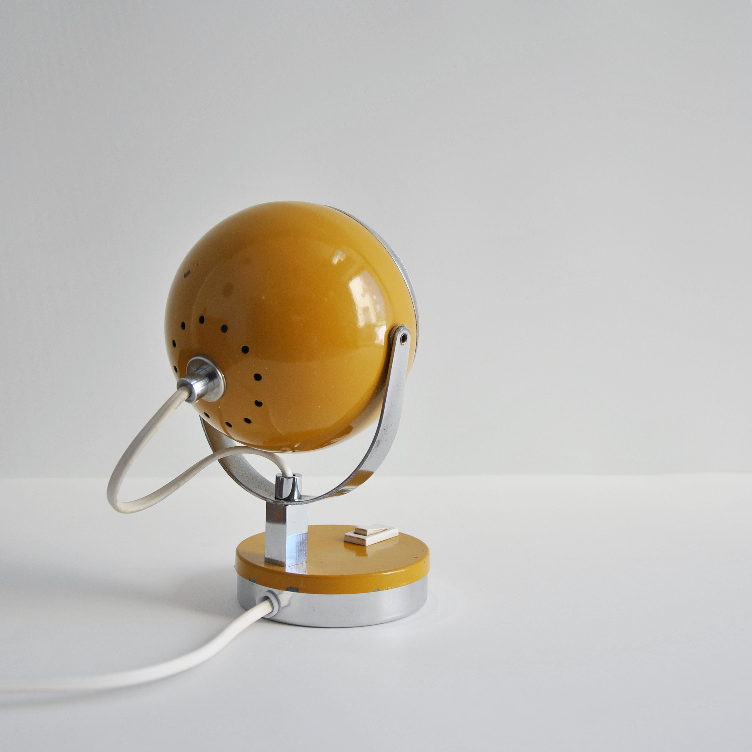 555 MUSTARD EYEBALL2.JPG