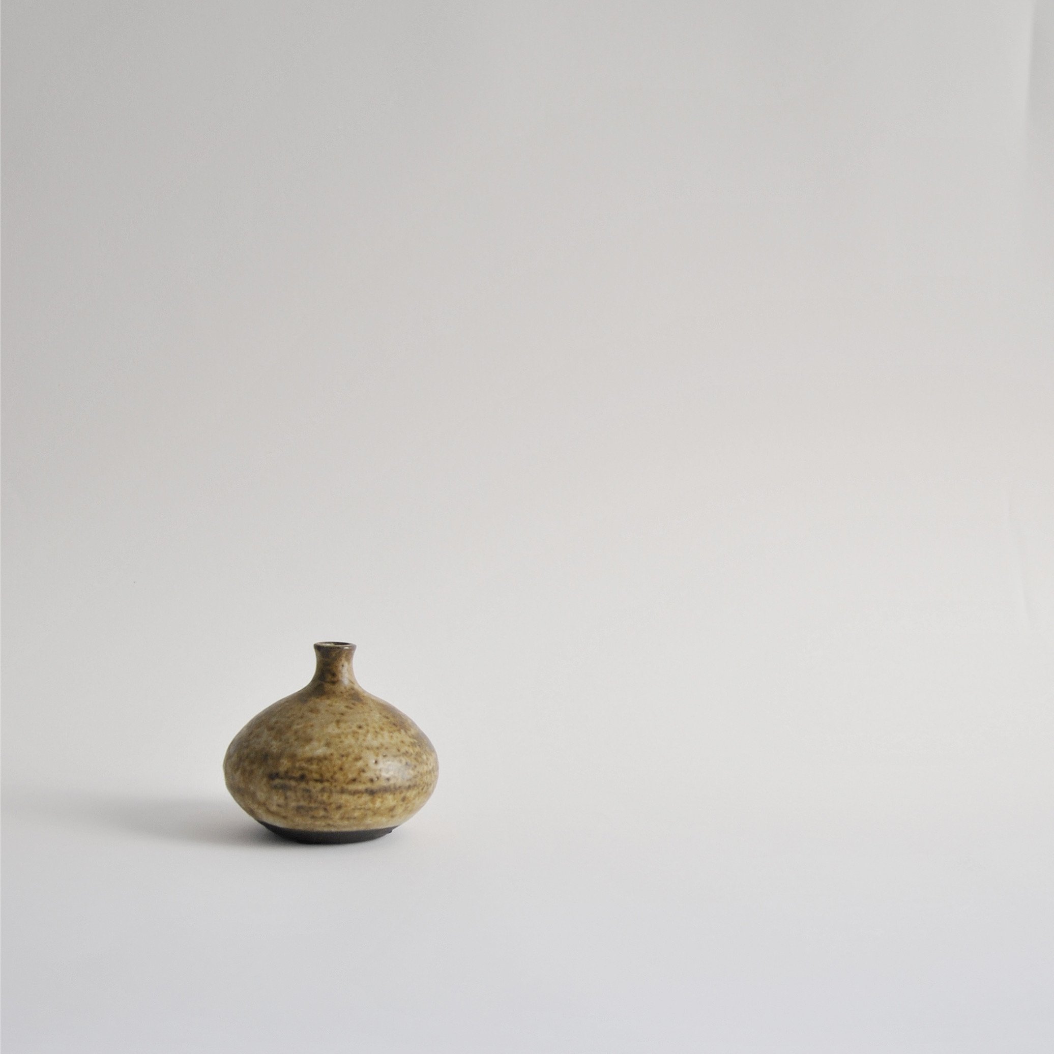 DUTCH 1970S TINY VASE.JPG