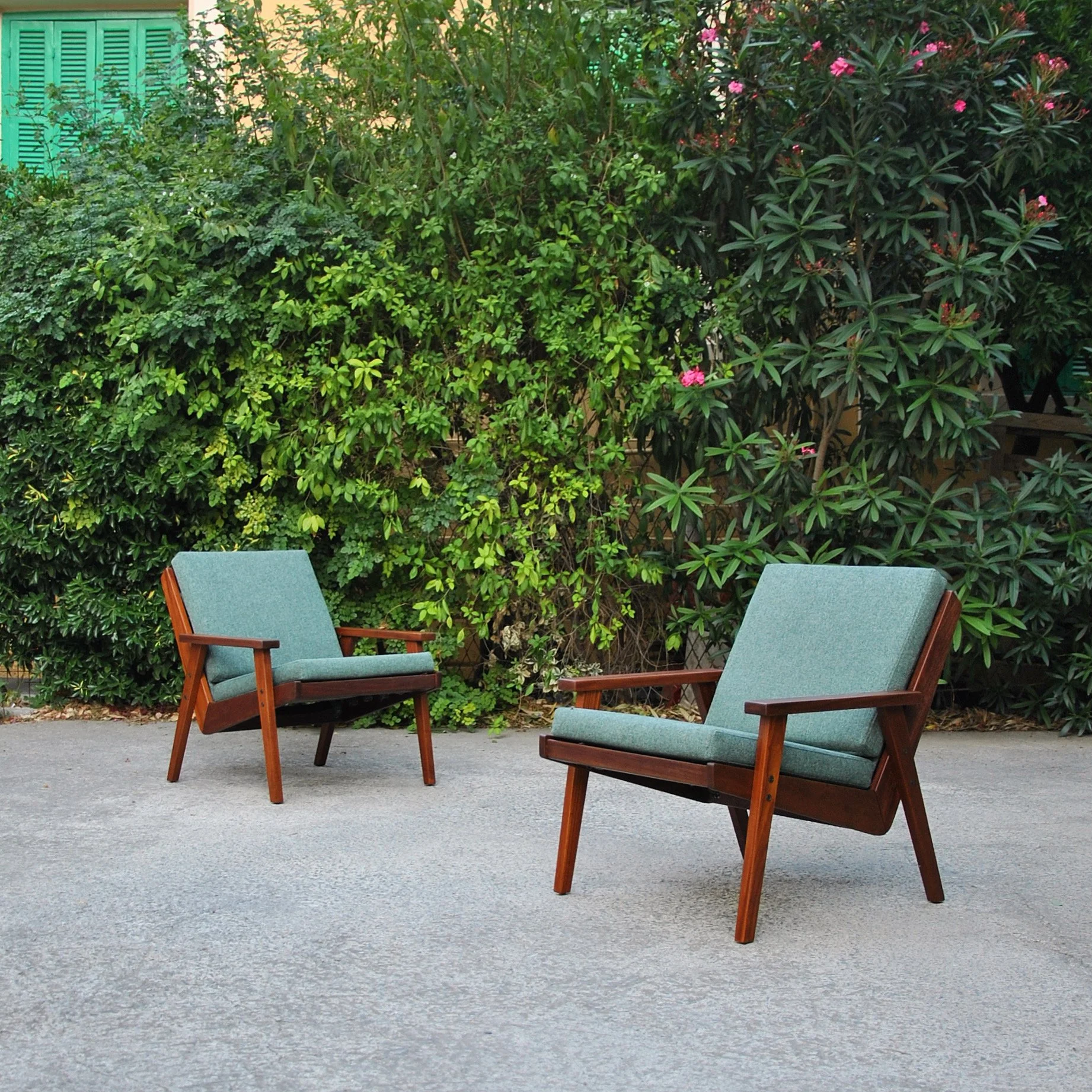 465 MAHOGANY ARMCHAIRS.JPG