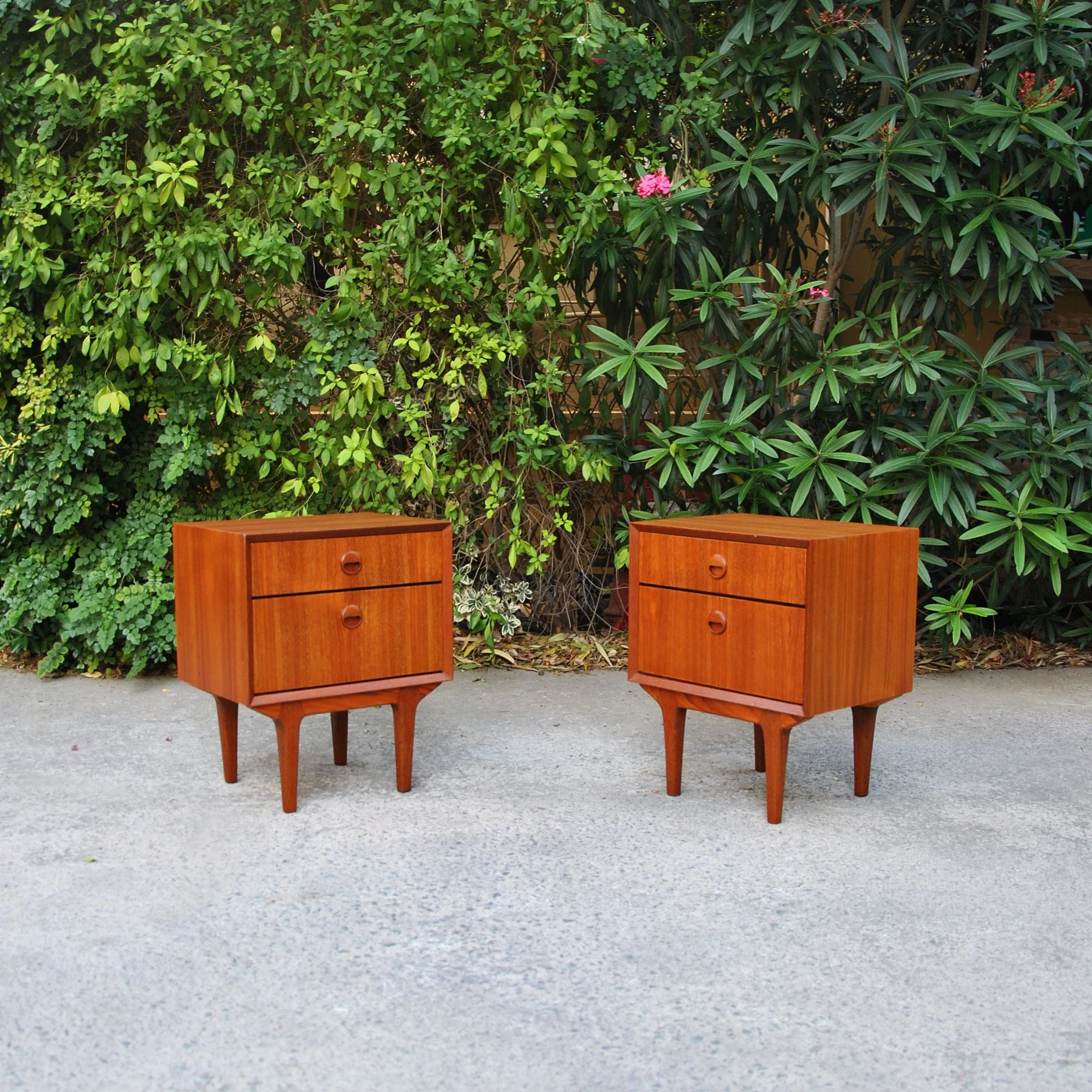 576 SET OF TEAK BEDSIDE TABLES.JPG