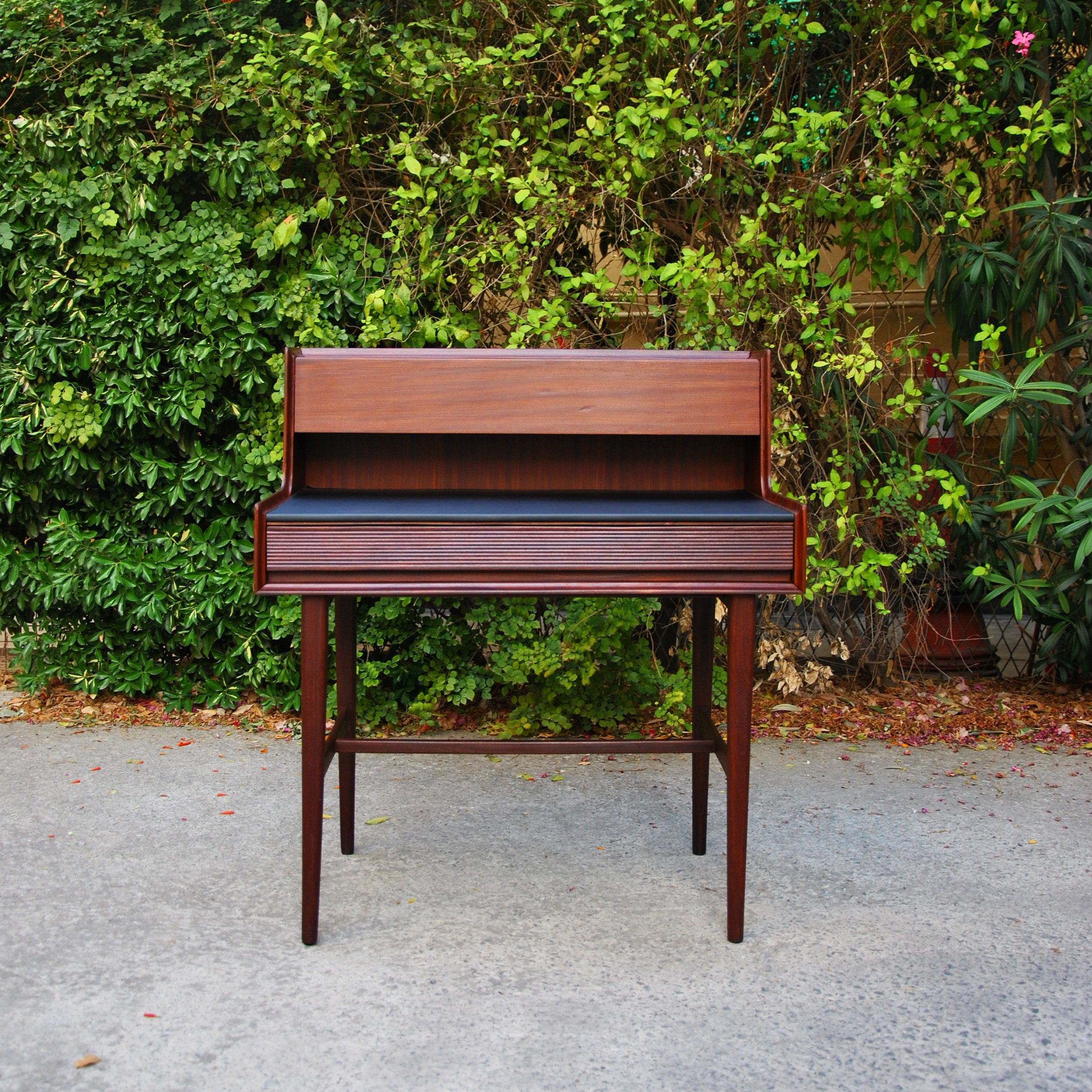 578 RICHARD HORNBY DESK3.JPG