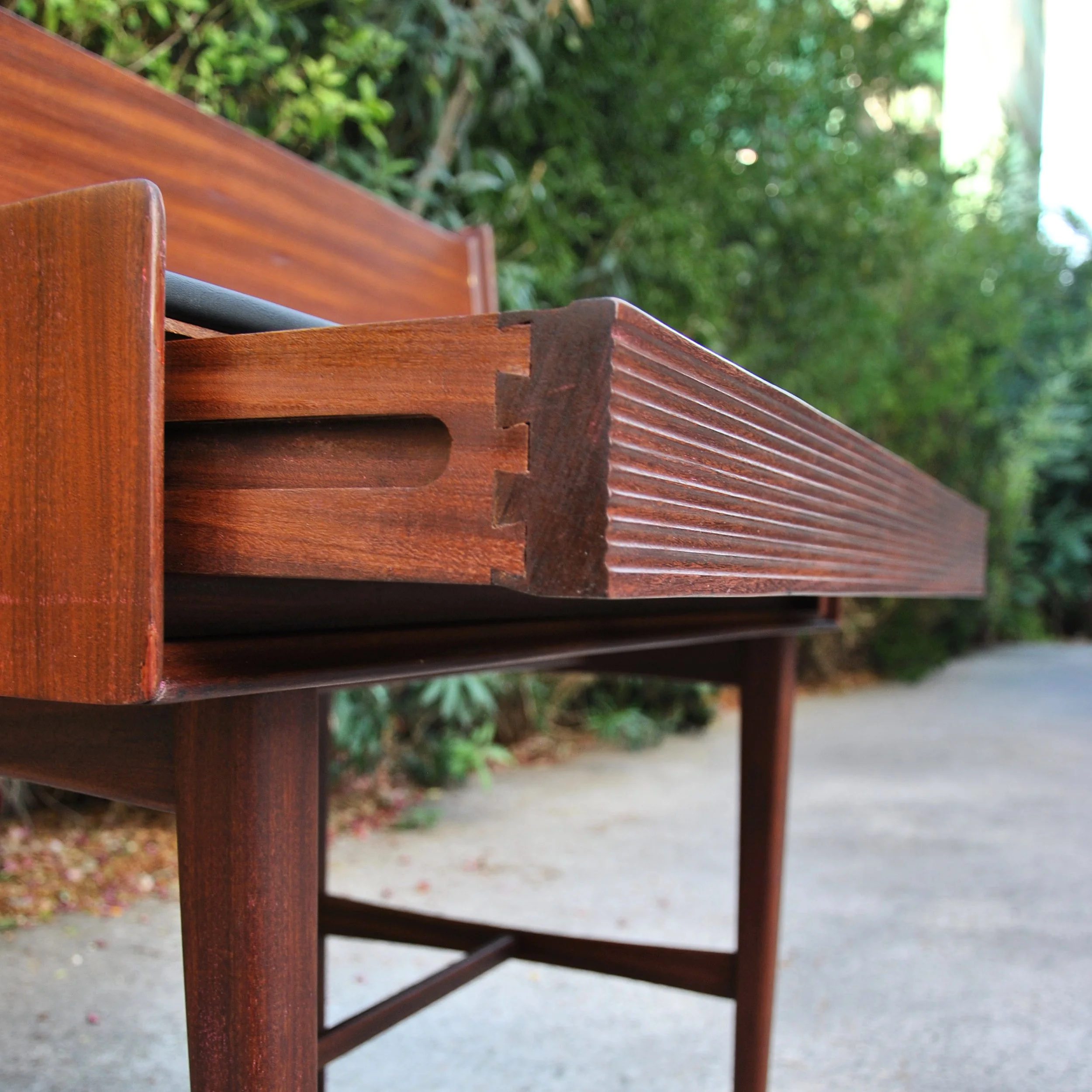 578 RICHARD HORNBY DESK7.JPG