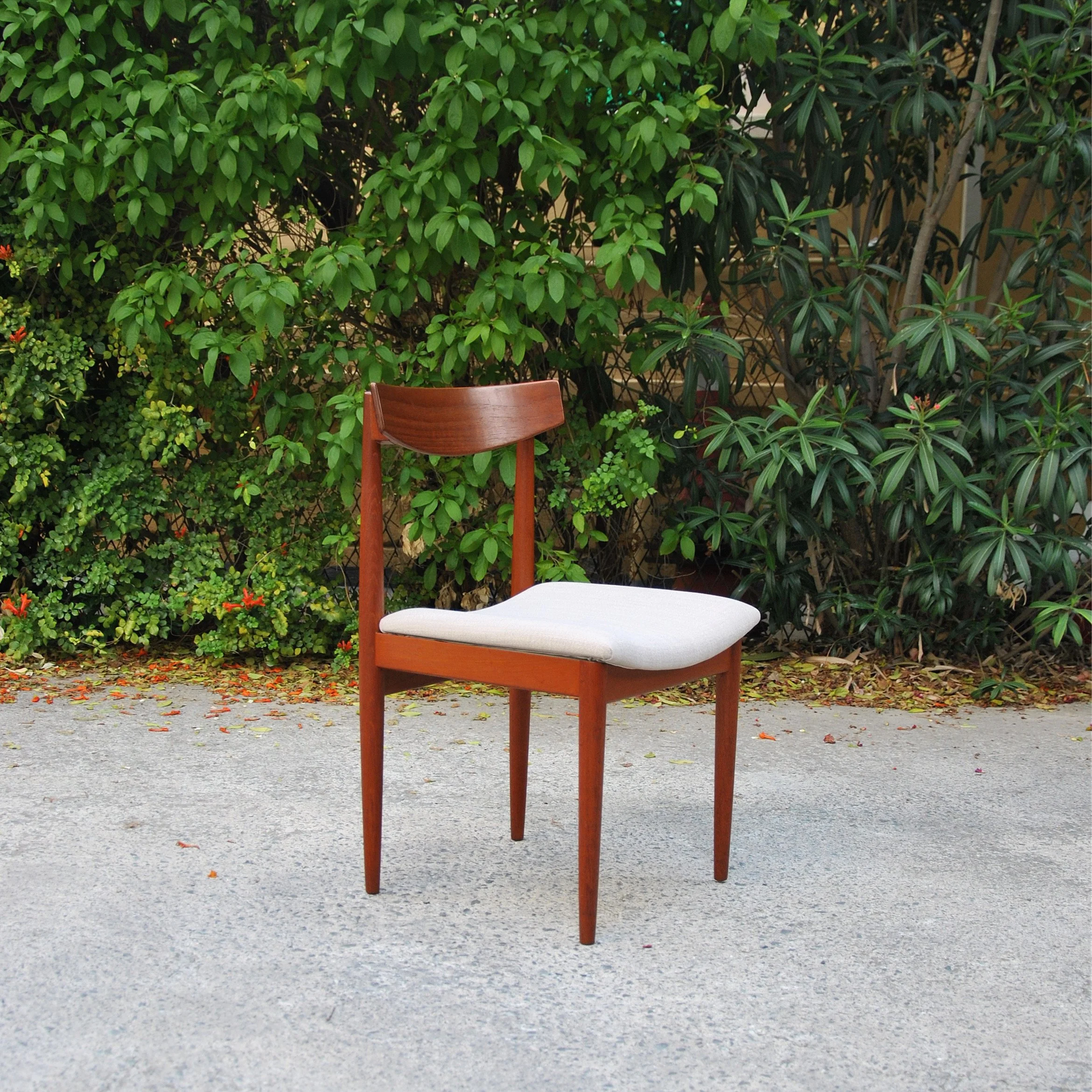 580 SOLID TEAK DINING CHAIRS2.JPG