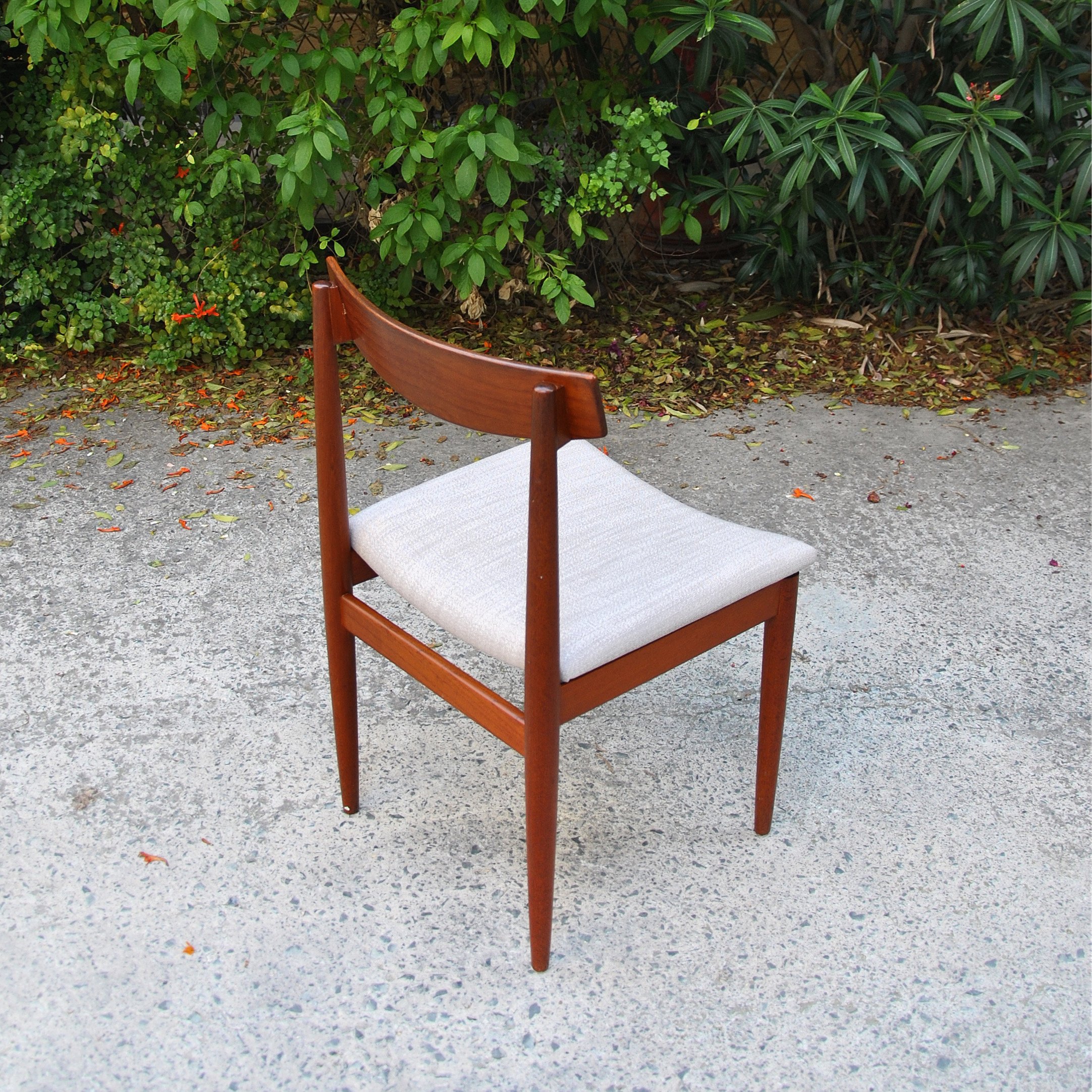 580 SOLID TEAK DINING CHAIRS3.JPG