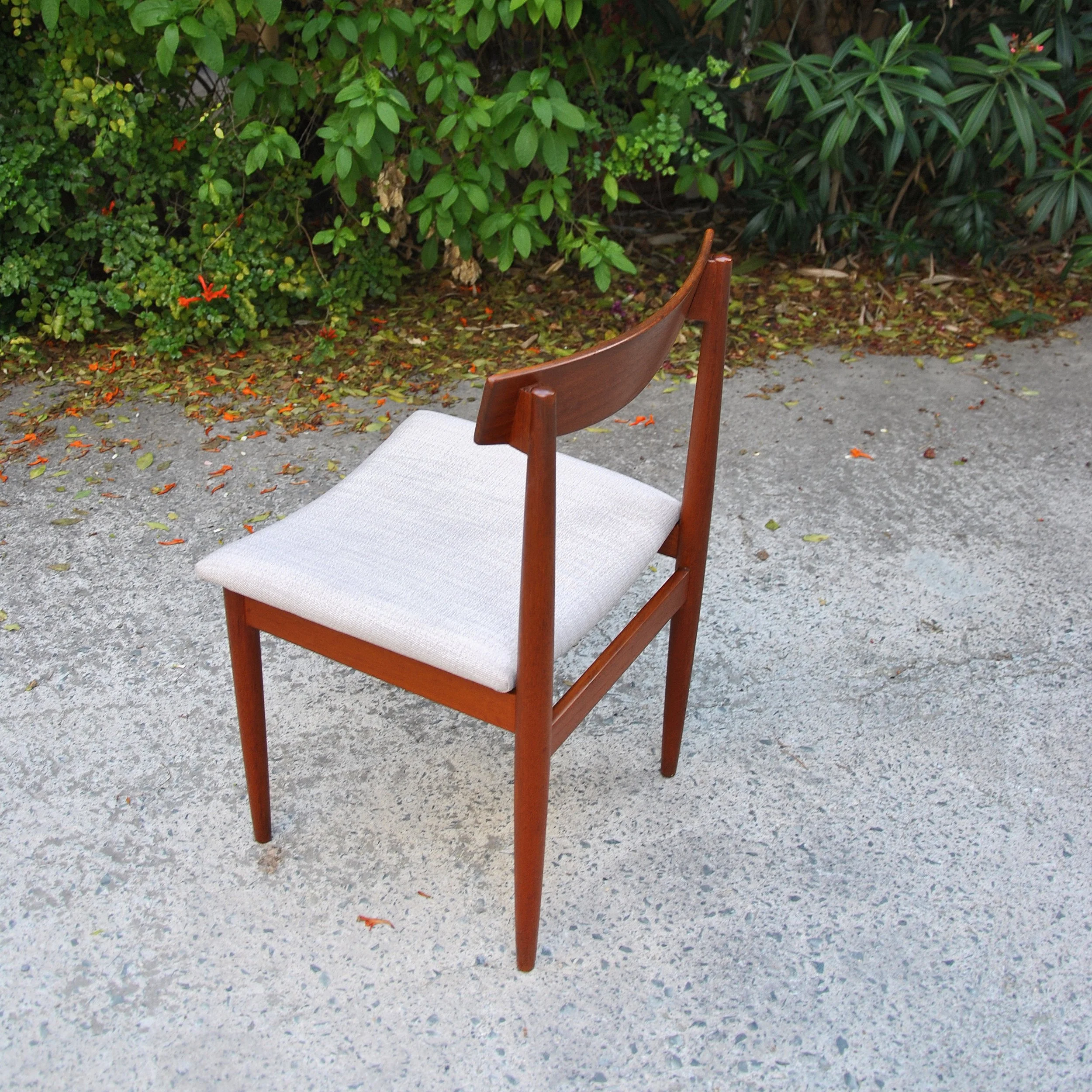 580 SOLID TEAK DINING CHAIRS4.JPG