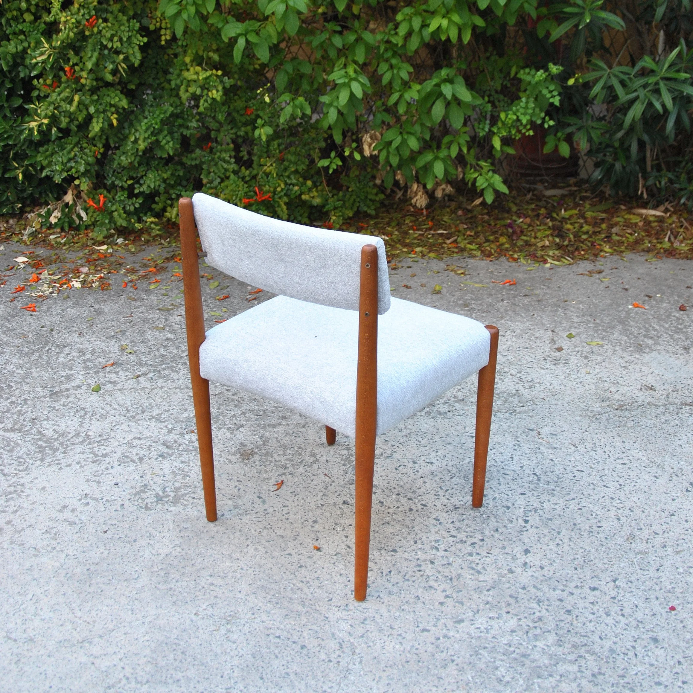 181 TEAK DINING CHAIR .JPG