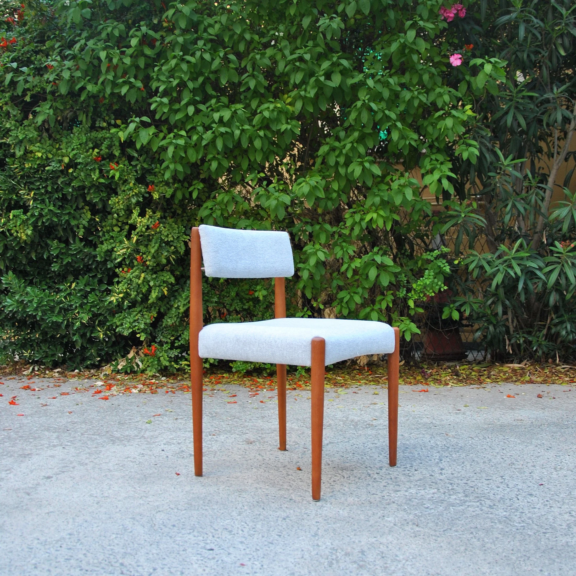 181 TEAK DINING CHAIR2.JPG
