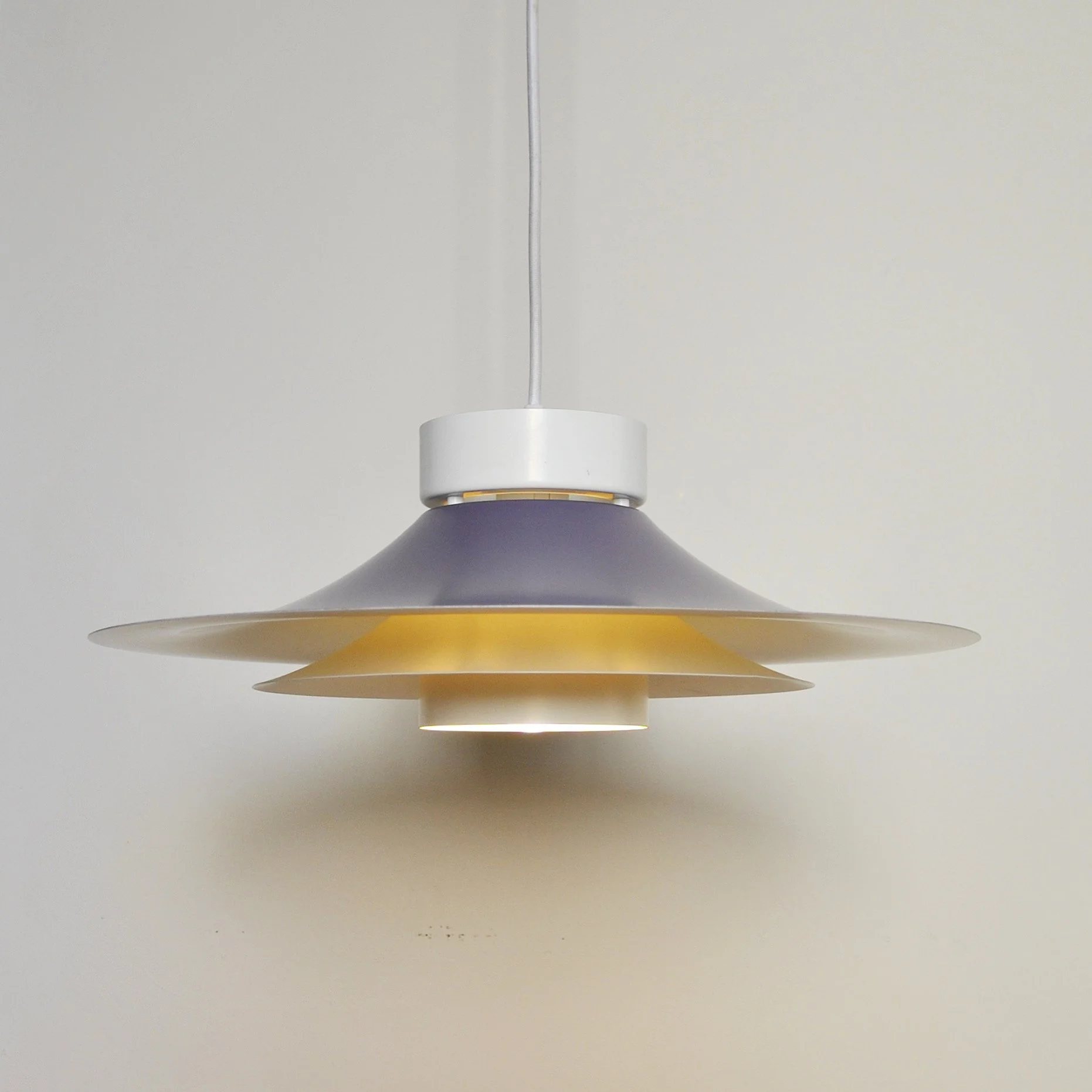 634 ES HORN BLUEWHITE PENDANT3.JPG
