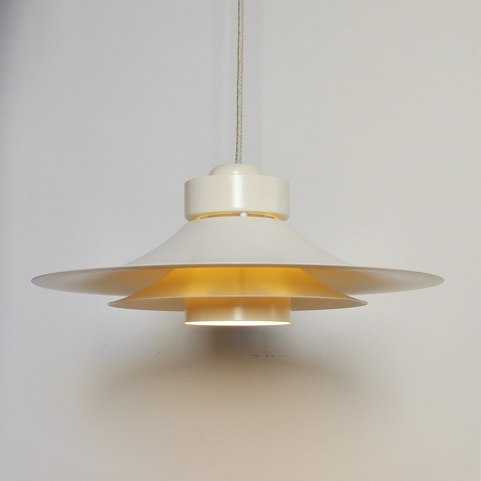 633 ES HORN WHITE PENDANT2.JPG
