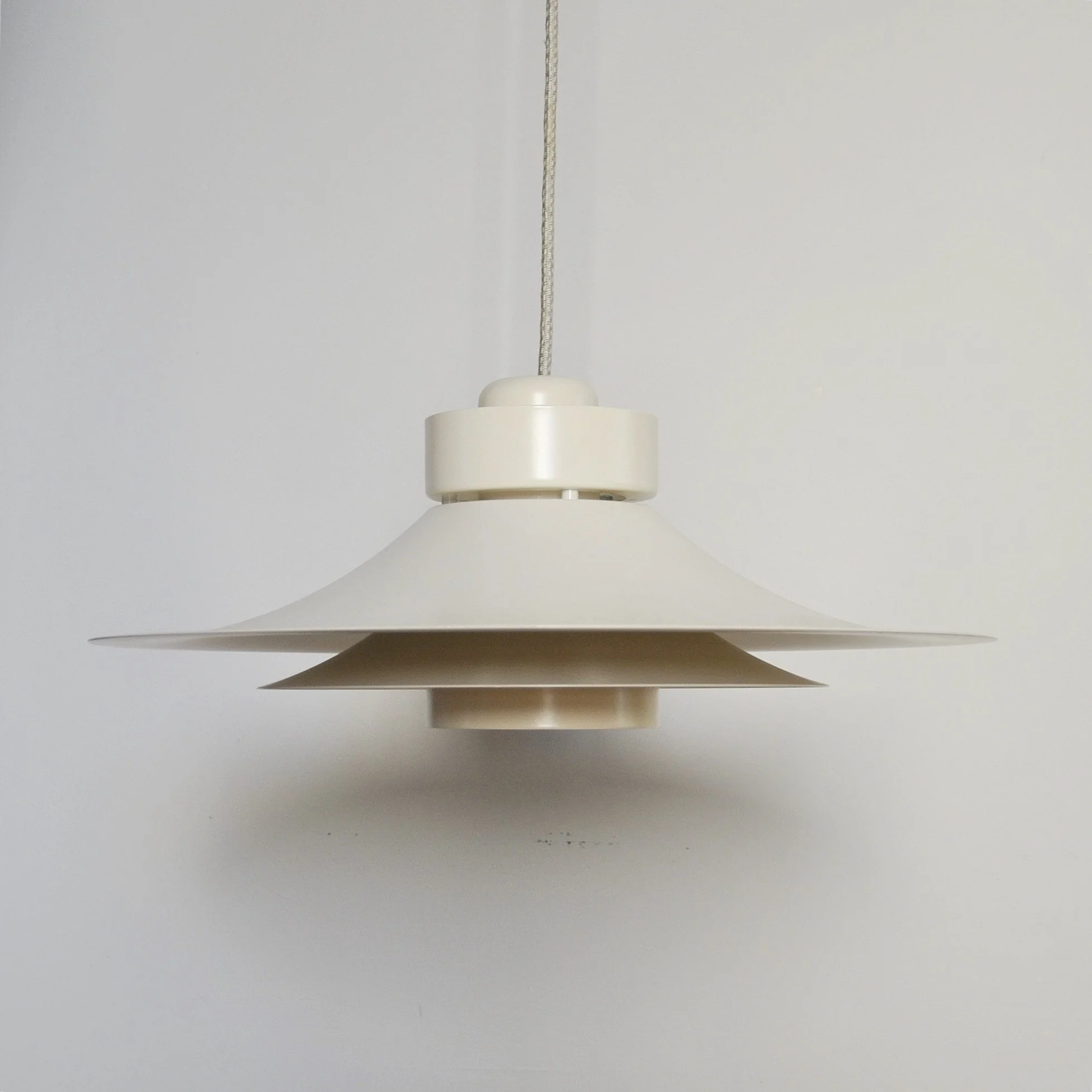 633 ES HORN WHITE PENDANT3.JPG