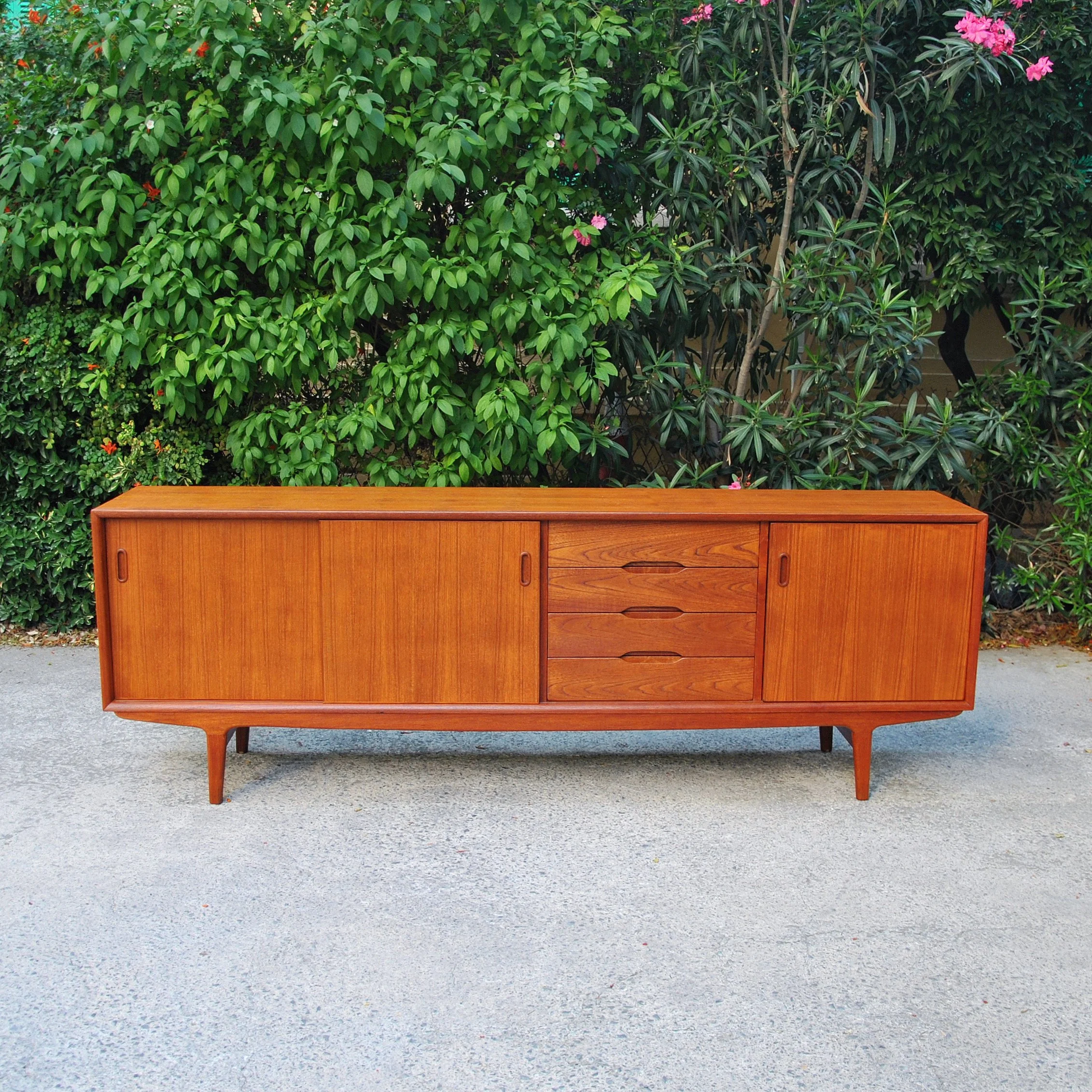 622 1960s MCM TEAK SIDEBOARD.JPG