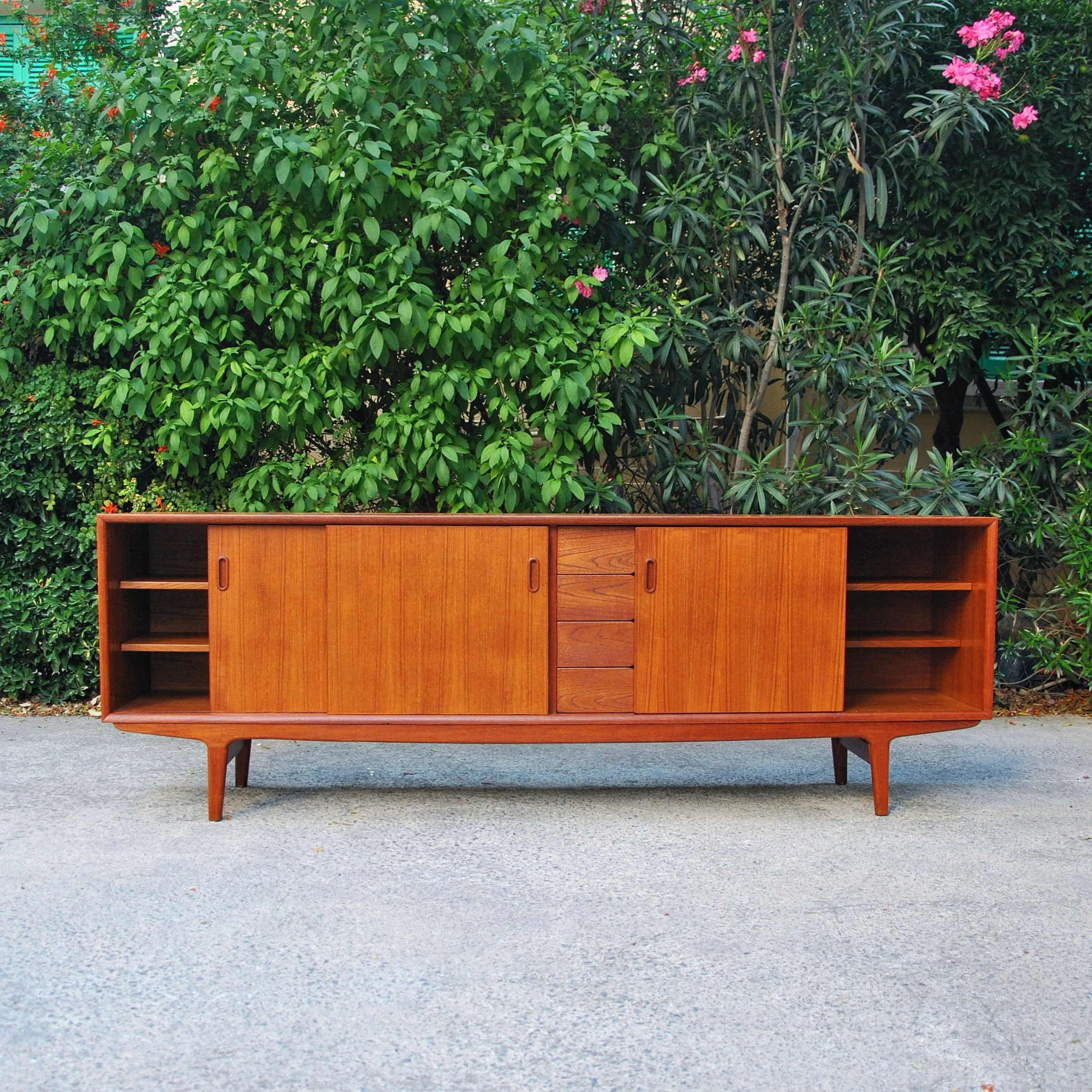 622 1960s MCM TEAK SIDEBOARD6.JPG