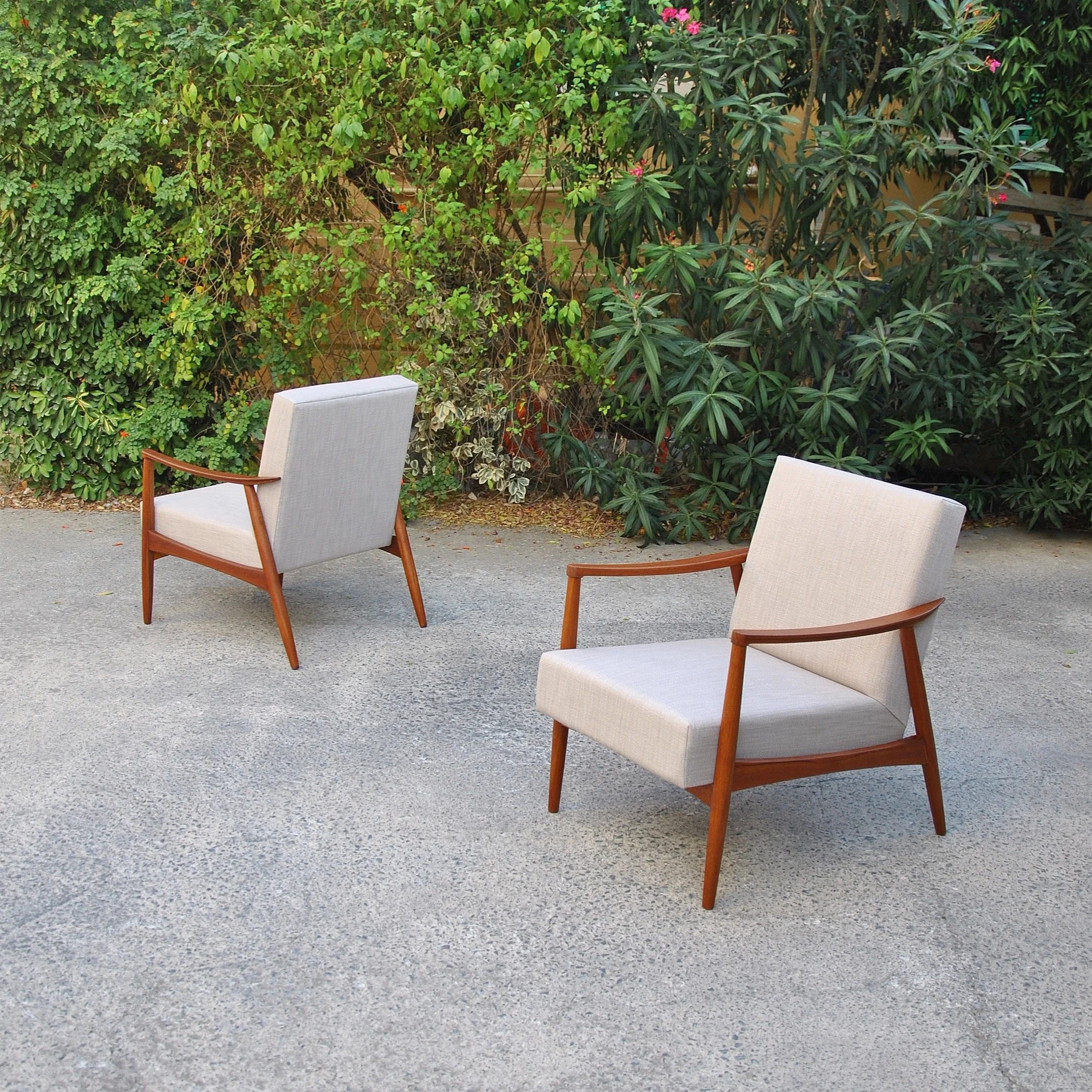 352 TEAK LOUNGE CHAIRS 1960S.JPG