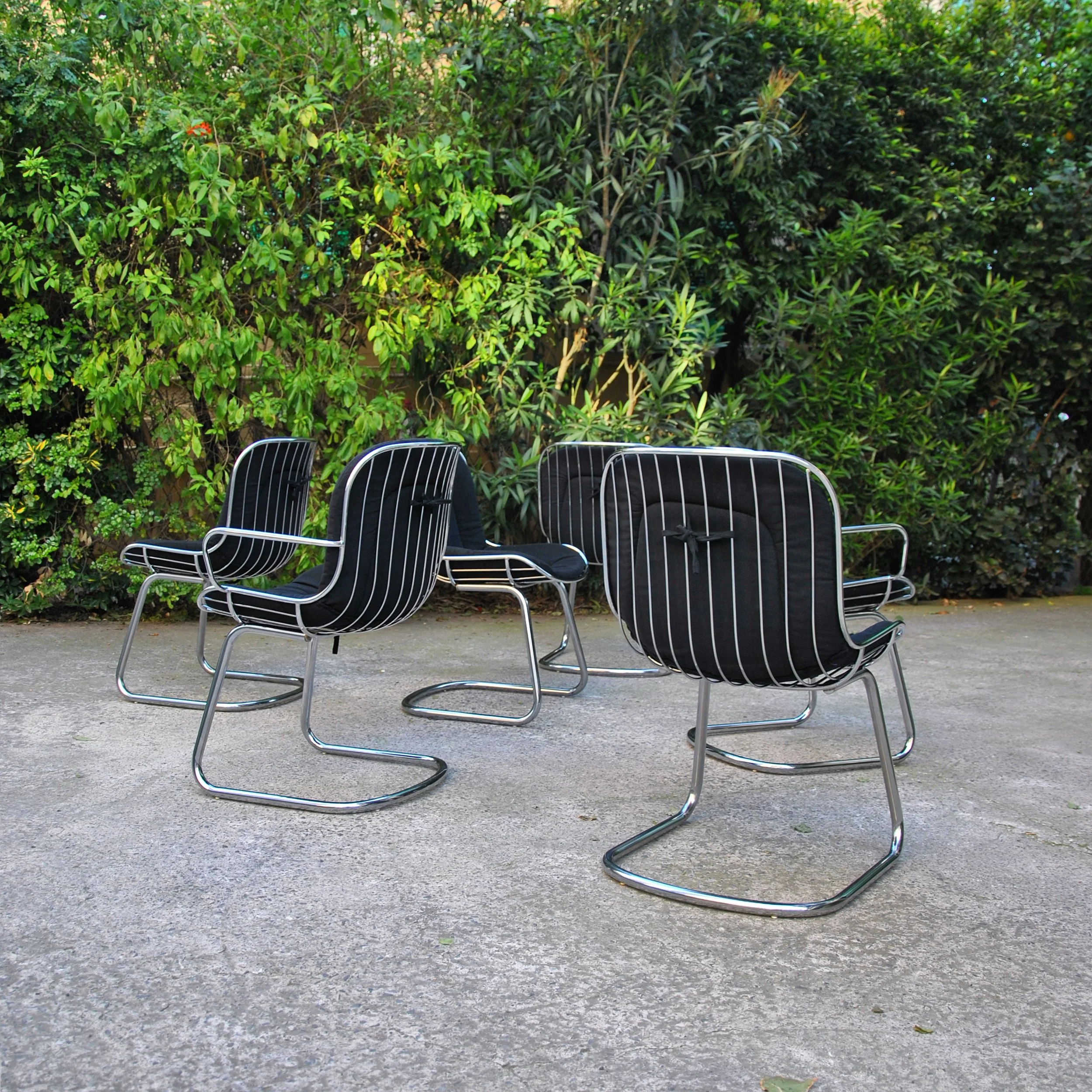 662 1970S ITALIAN CHROME CANTILEVER CHAIRS RINALDI2.JPG
