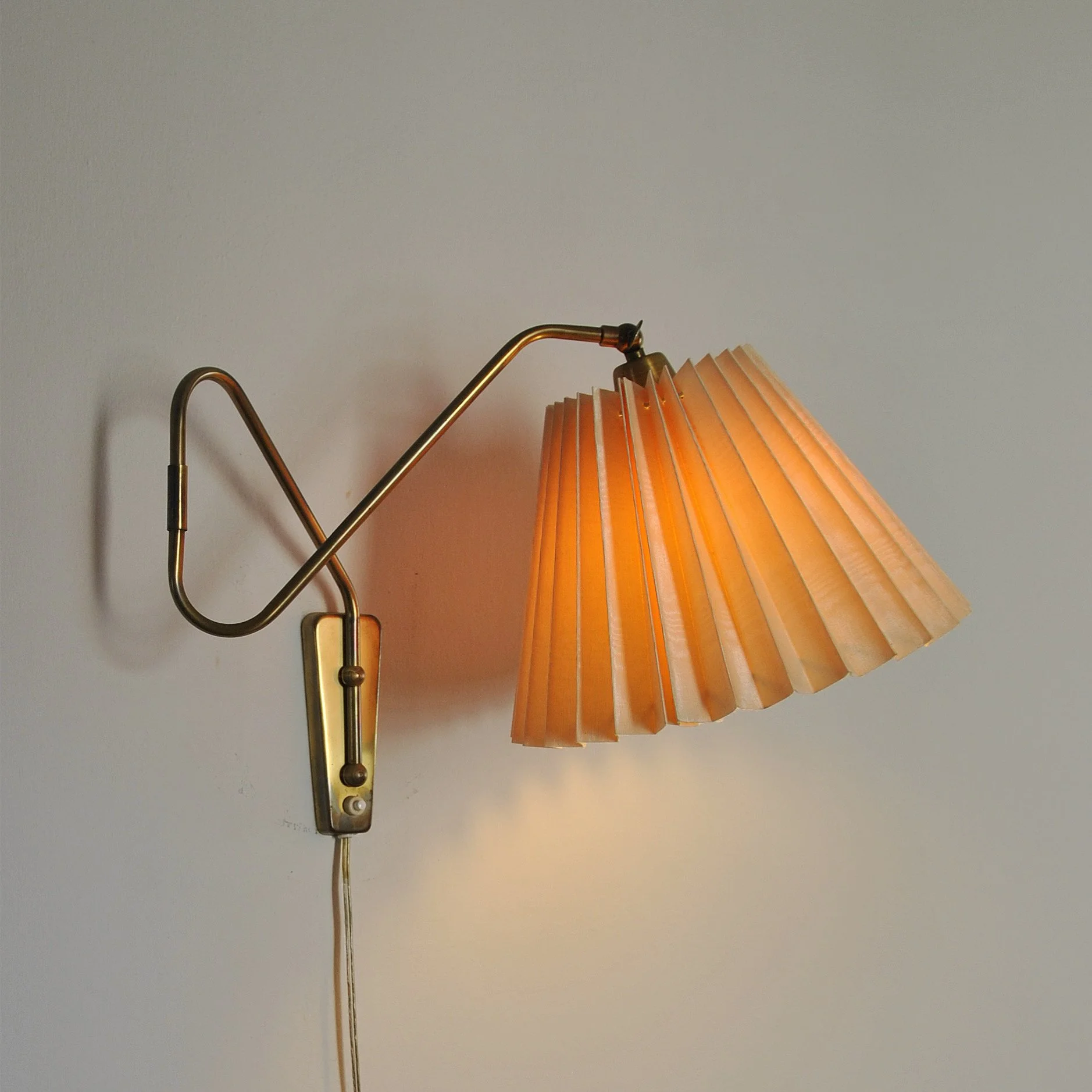 661 DANISH BRASS SWING WALL LAMP4.JPG