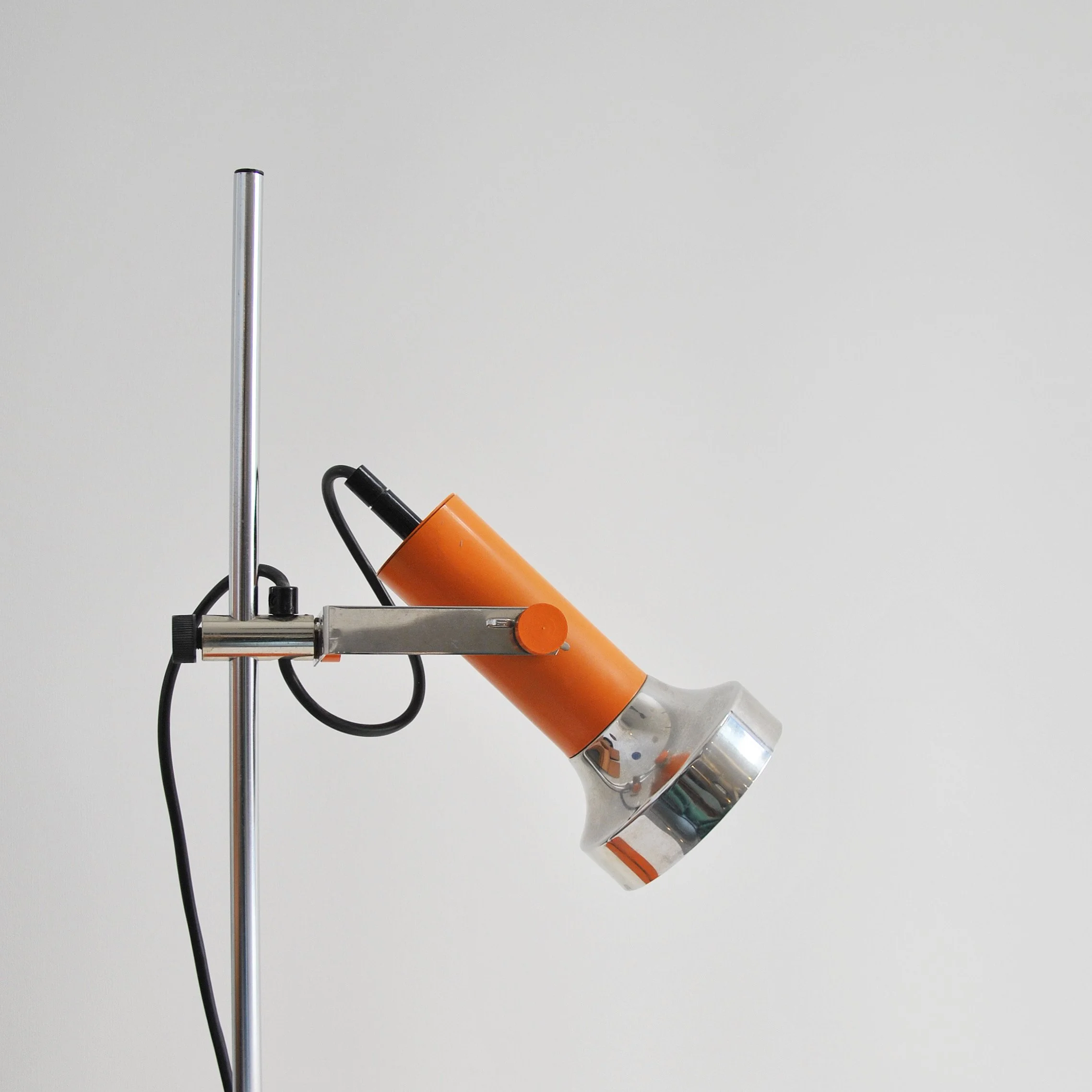 667 ORANGE SPACE AGE DESK LAMP3.JPG