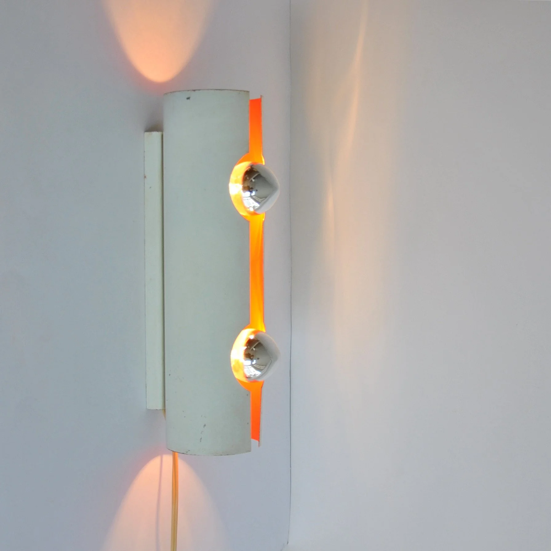 666 1970S SPACE AGE WALL LAMP.JPG