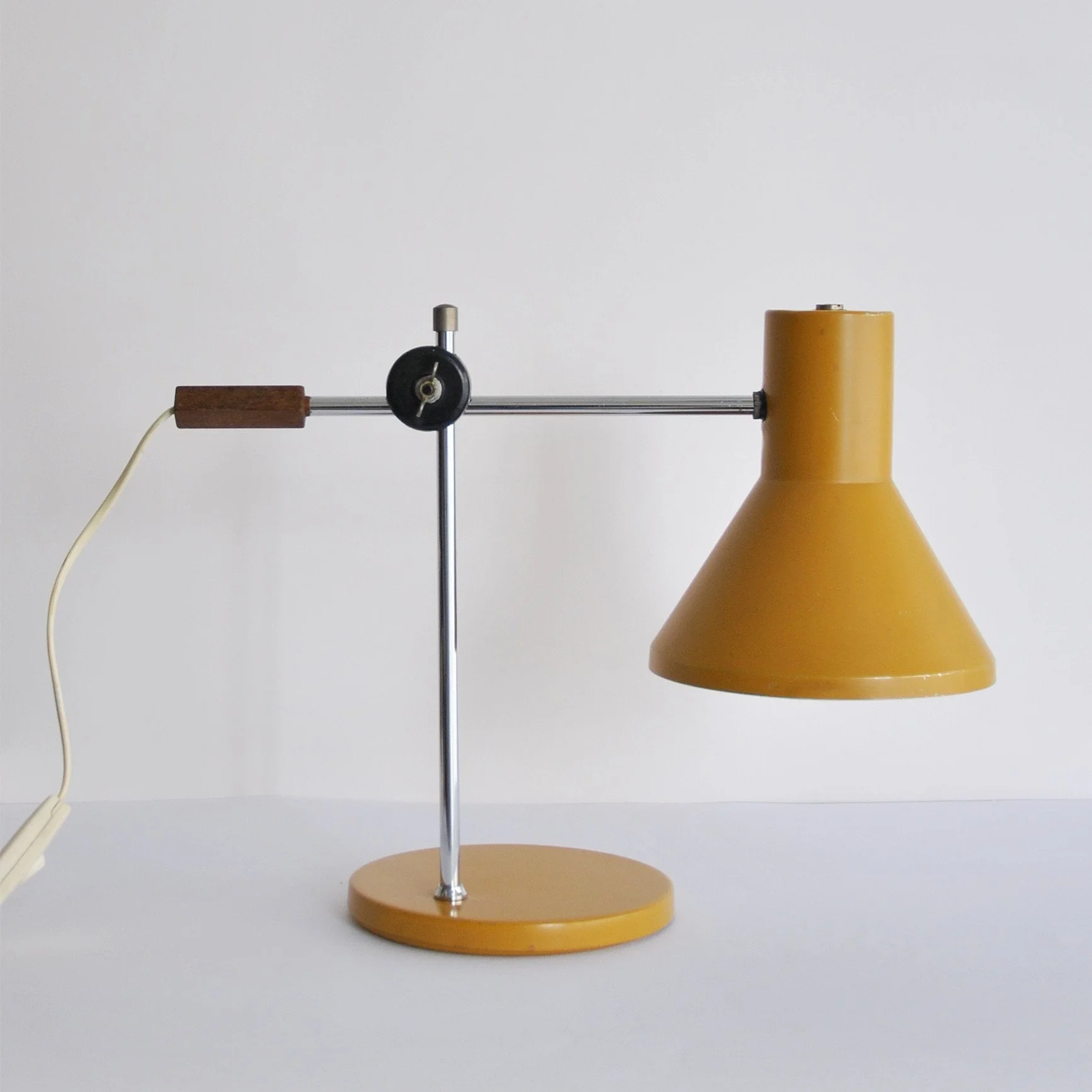 669 ANVIA DESK LAMP2.JPG