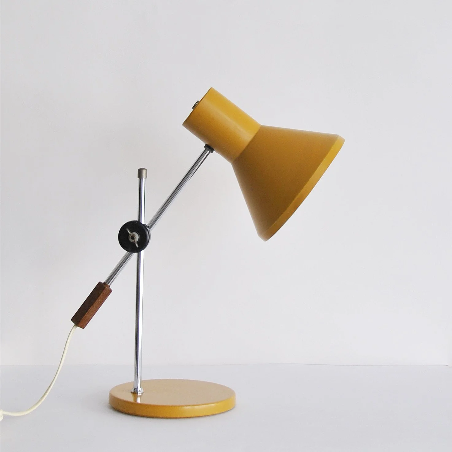 669 ANVIA DESK LAMP3.JPG