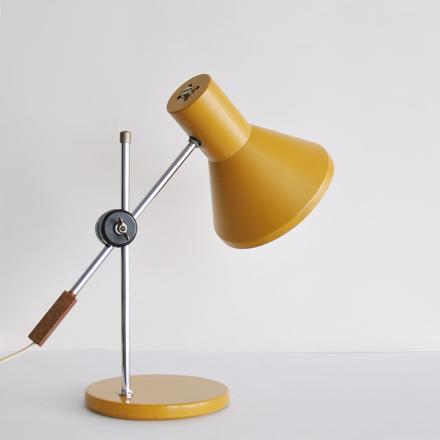 669 ANVIA DESK LAMP4.JPG