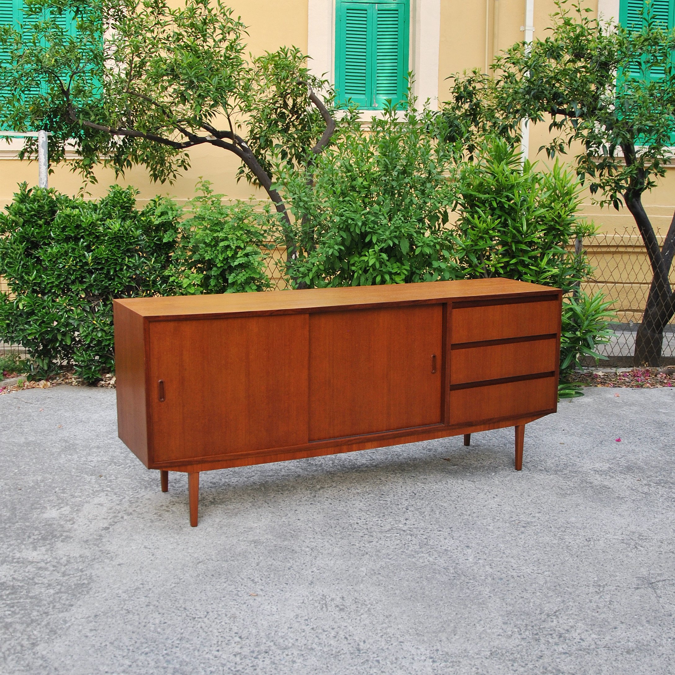 570 TEAK 1960S SIDEBOARD.JPG