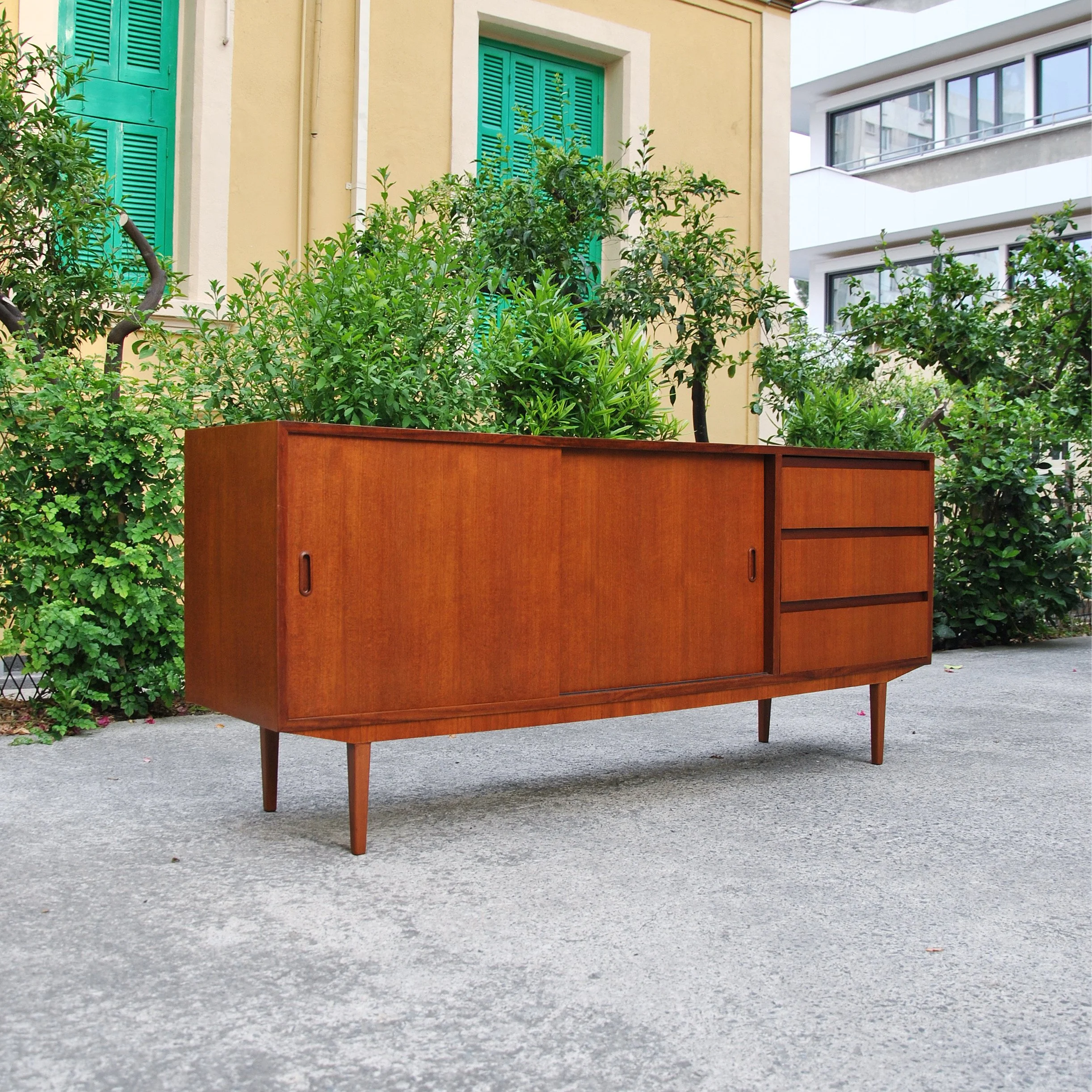 570 TEAK 1960S SIDEBOARD2.JPG