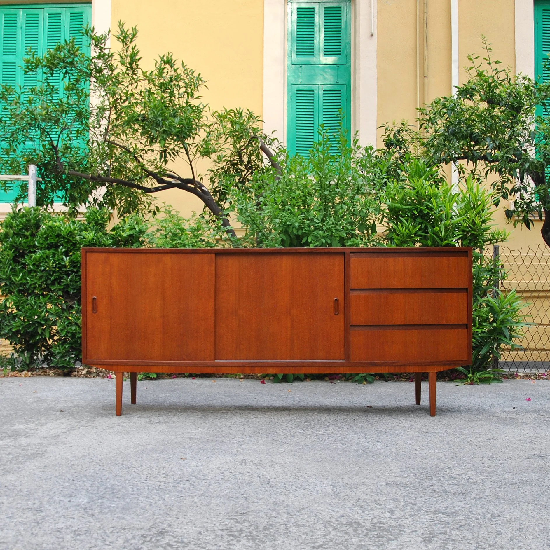 570 TEAK 1960S SIDEBOARD3.JPG