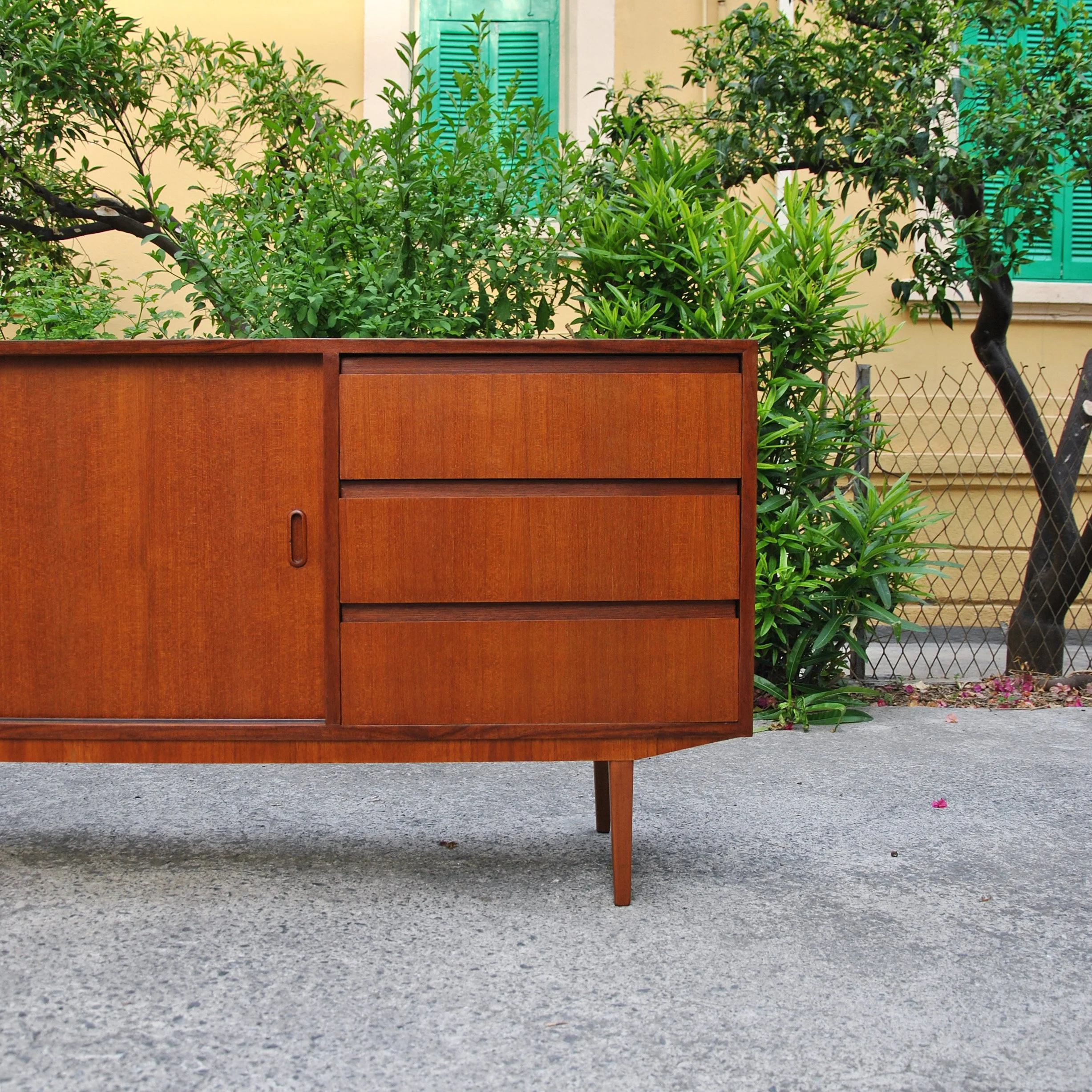 570 TEAK 1960S SIDEBOARD4.JPG